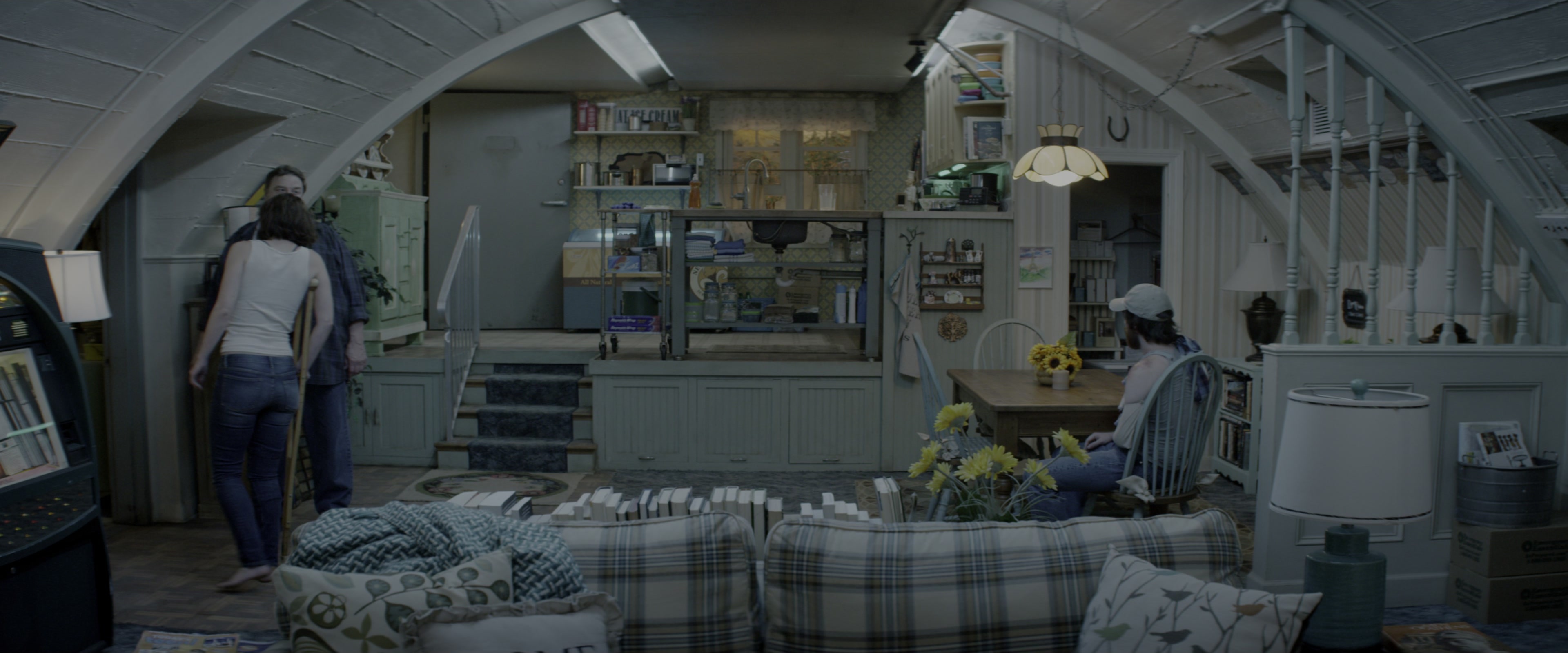 10 Cloverfield Lane (2016), wide, 2.40:1 — film still