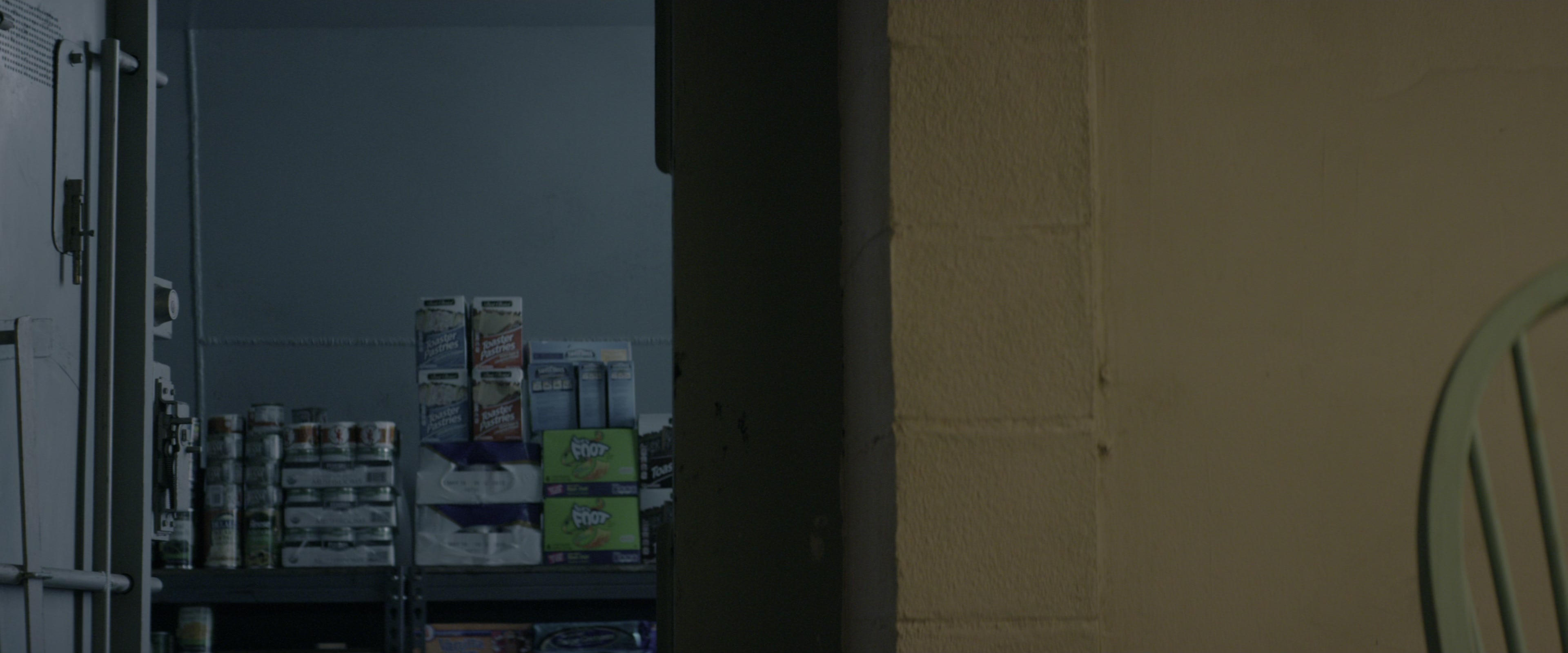 10 Cloverfield Lane (2016), wide, 2.40:1 — film still
