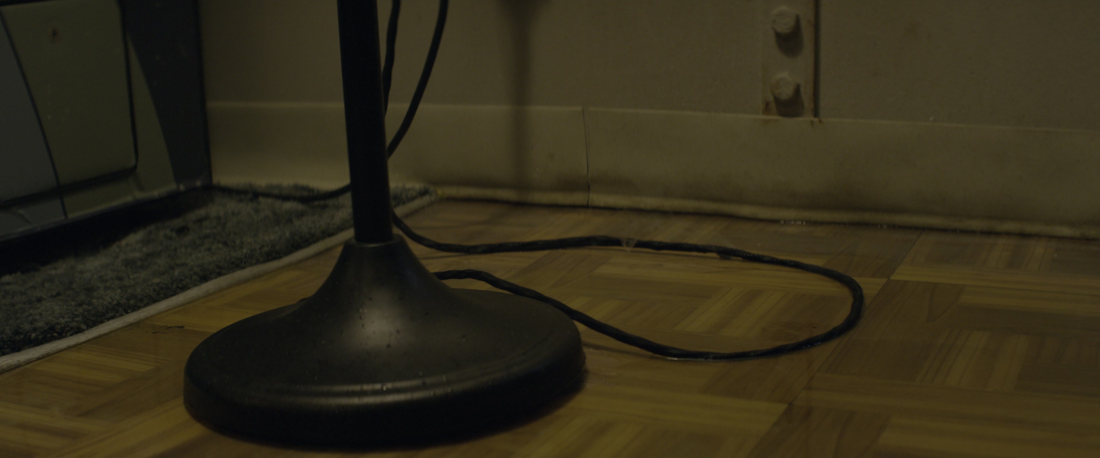 10 Cloverfield Lane (2016), wide, 2.40:1 — film still