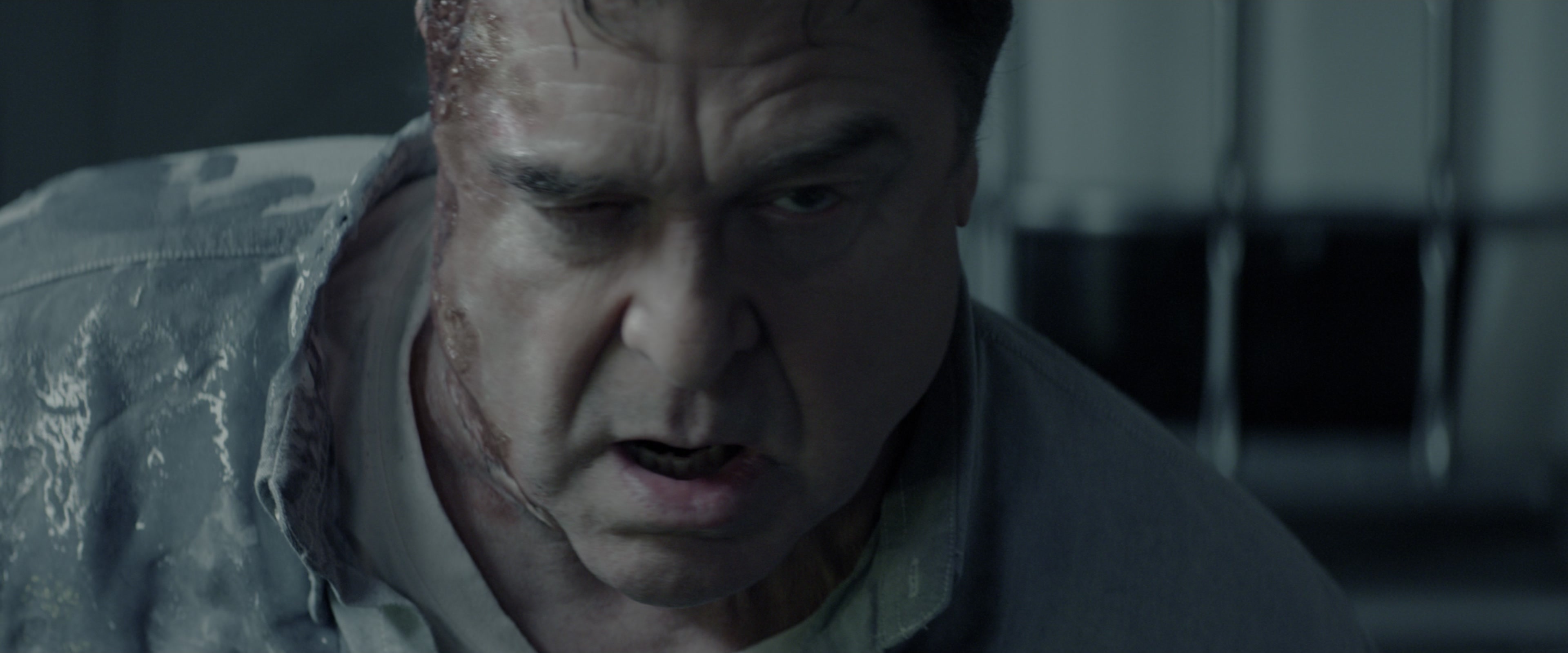 10 Cloverfield Lane (2016), close, 2.40:1 — film still