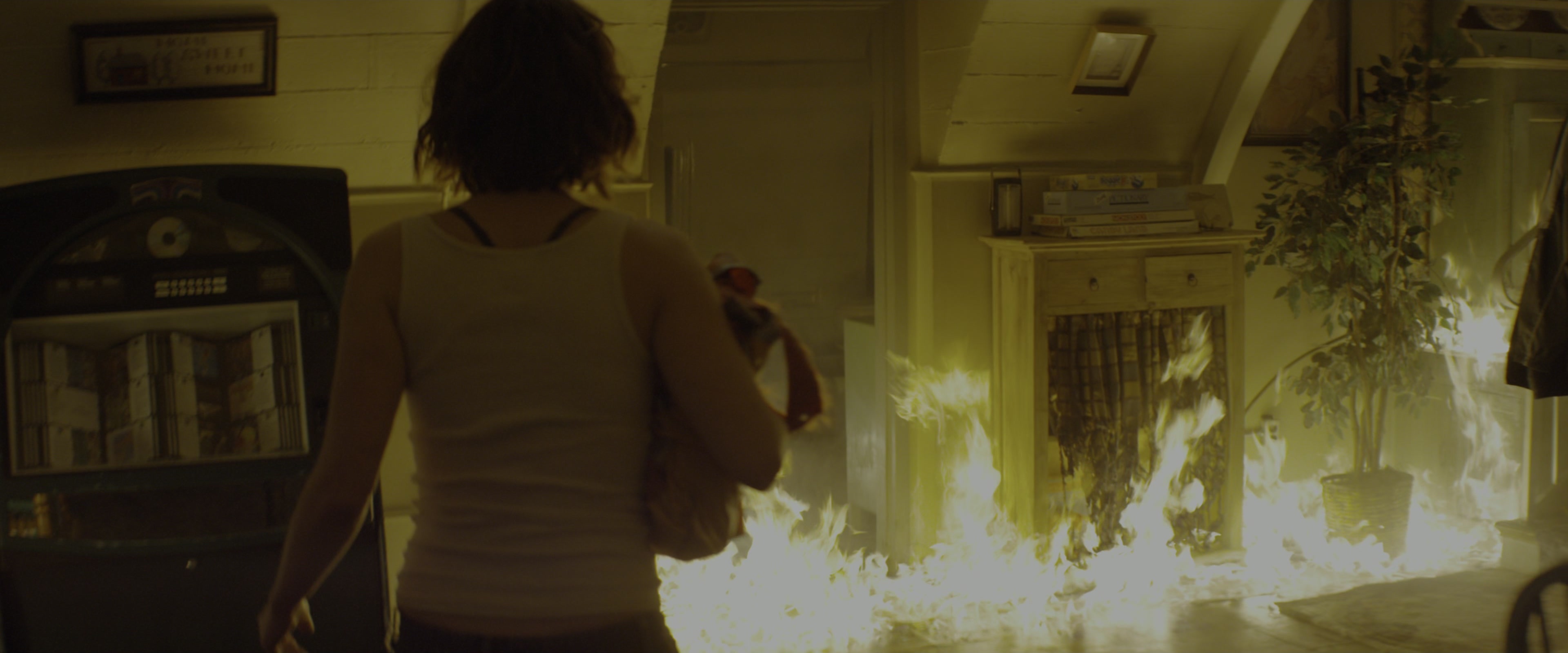 10 Cloverfield Lane (2016), wide, 2.40:1 — film still