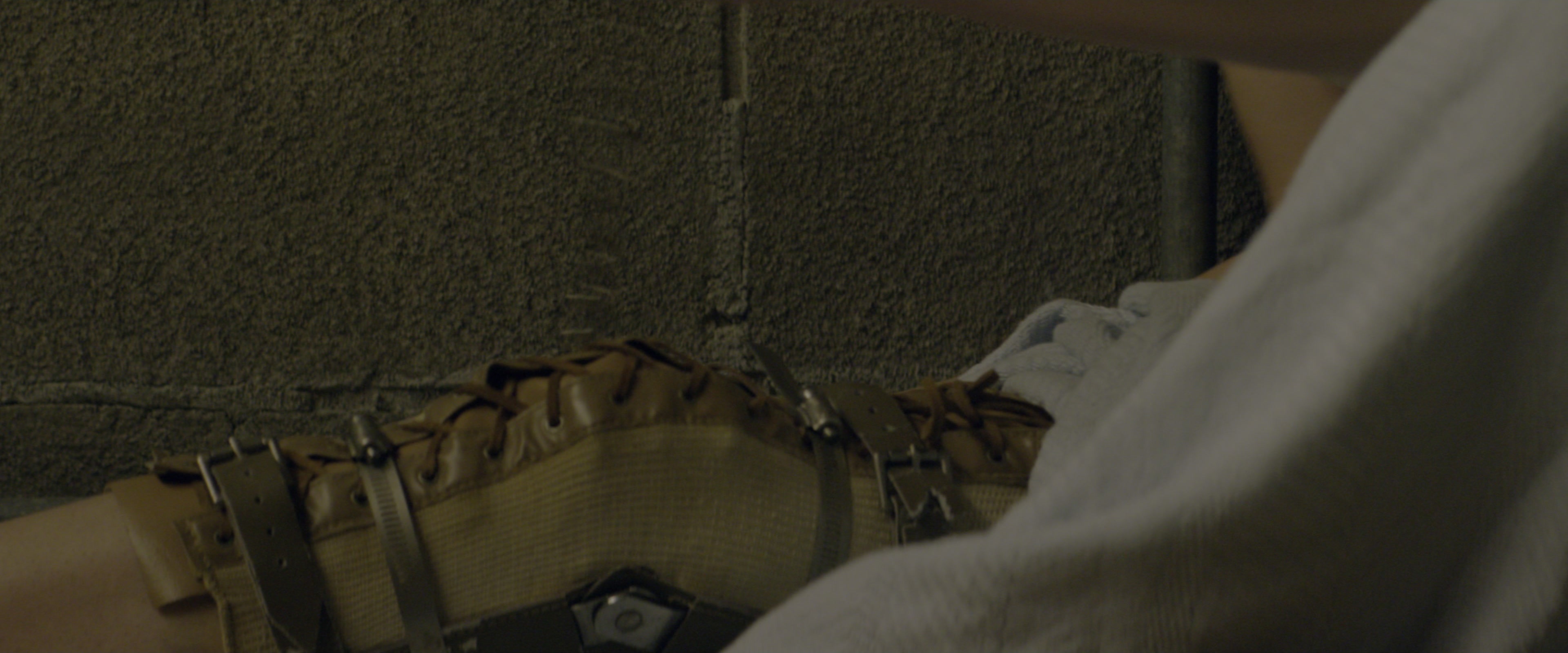 10 Cloverfield Lane (2016), wide, 2.40:1 — film still
