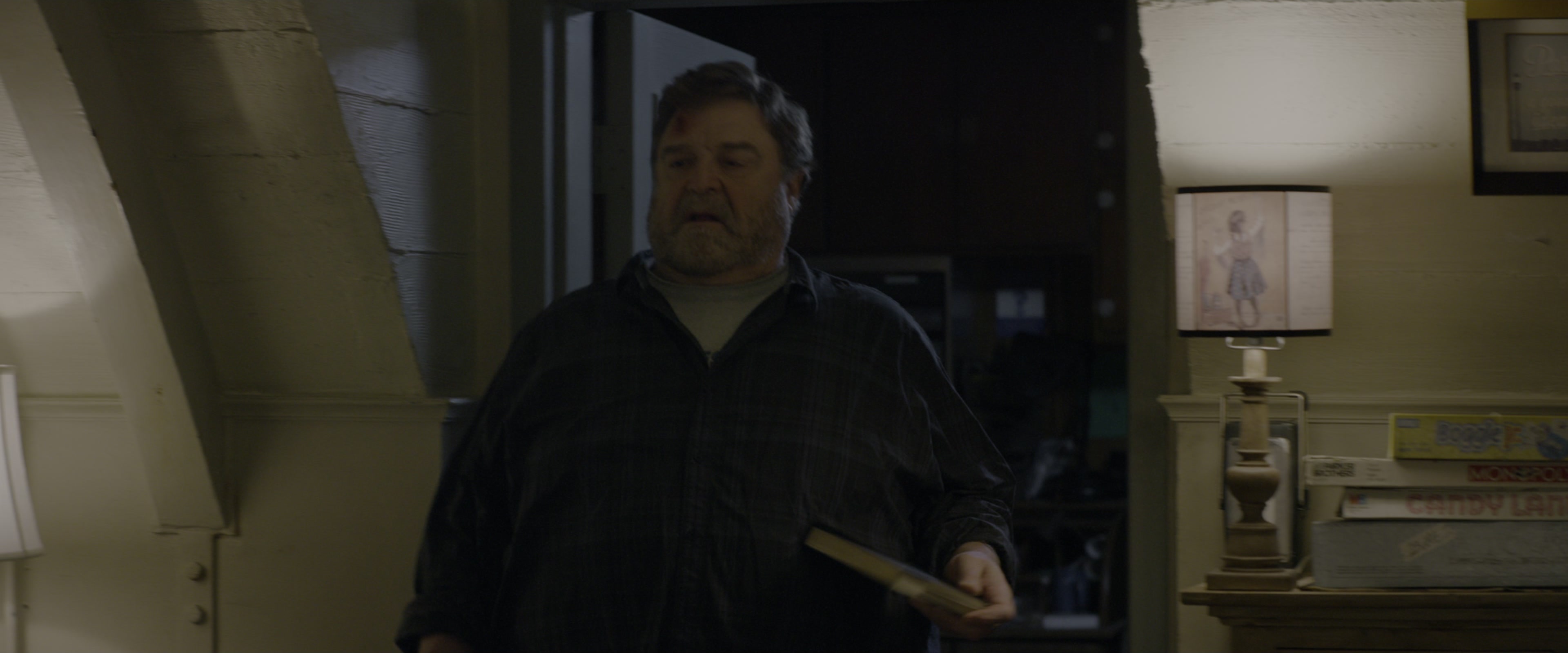 10 Cloverfield Lane (2016), wide, 2.40:1 — film still