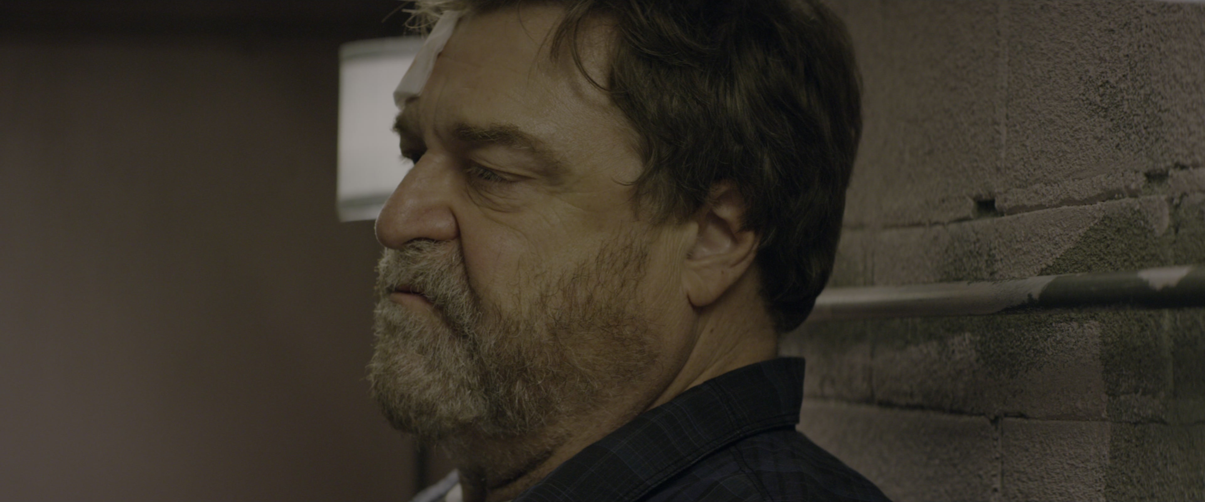 10 Cloverfield Lane (2016), wide, 2.40:1 — film still
