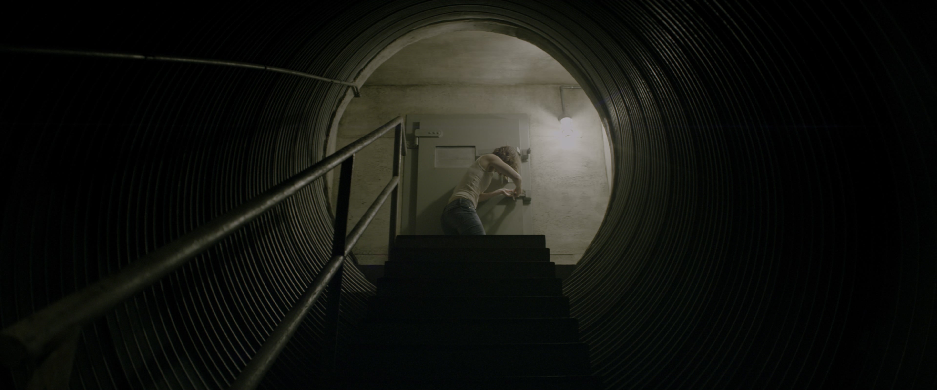 10 Cloverfield Lane (2016), wide, 2.40:1 — film still