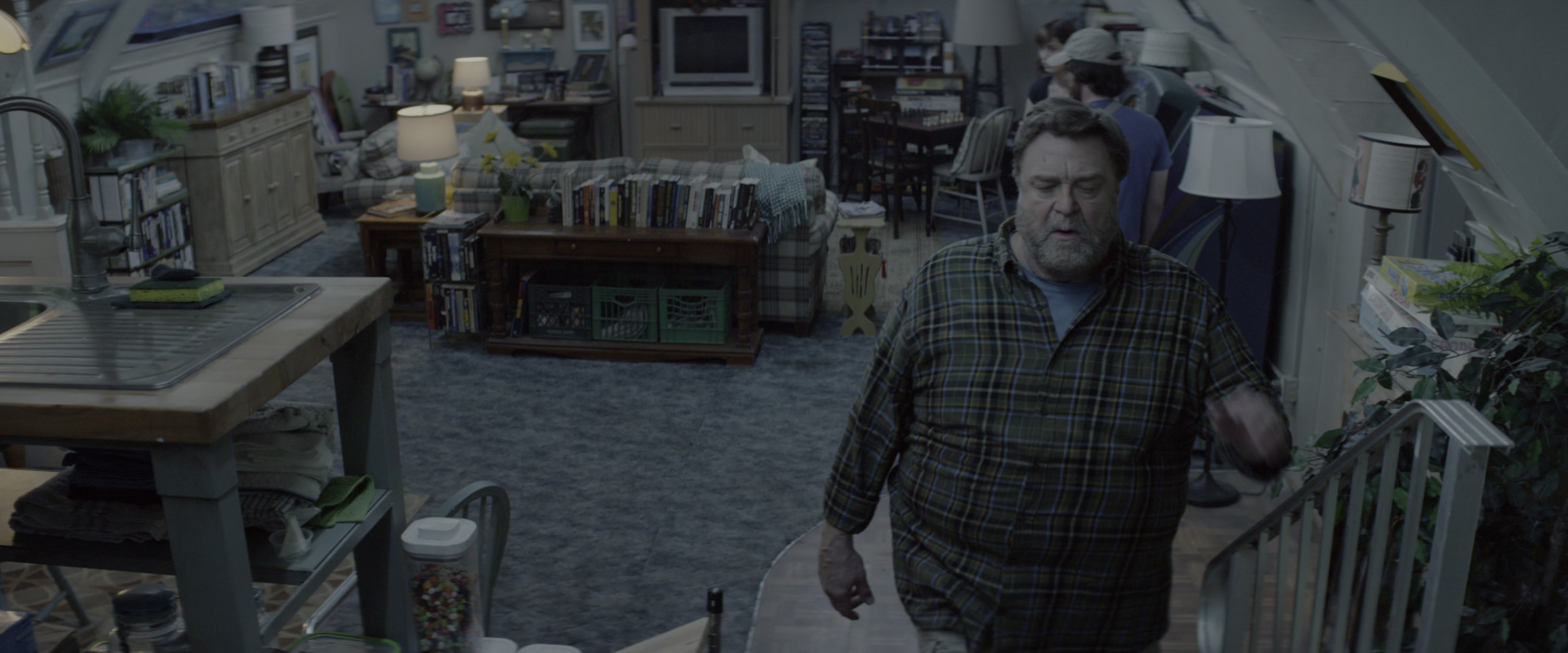 10 Cloverfield Lane (2016), wide, 2.40:1 — film still