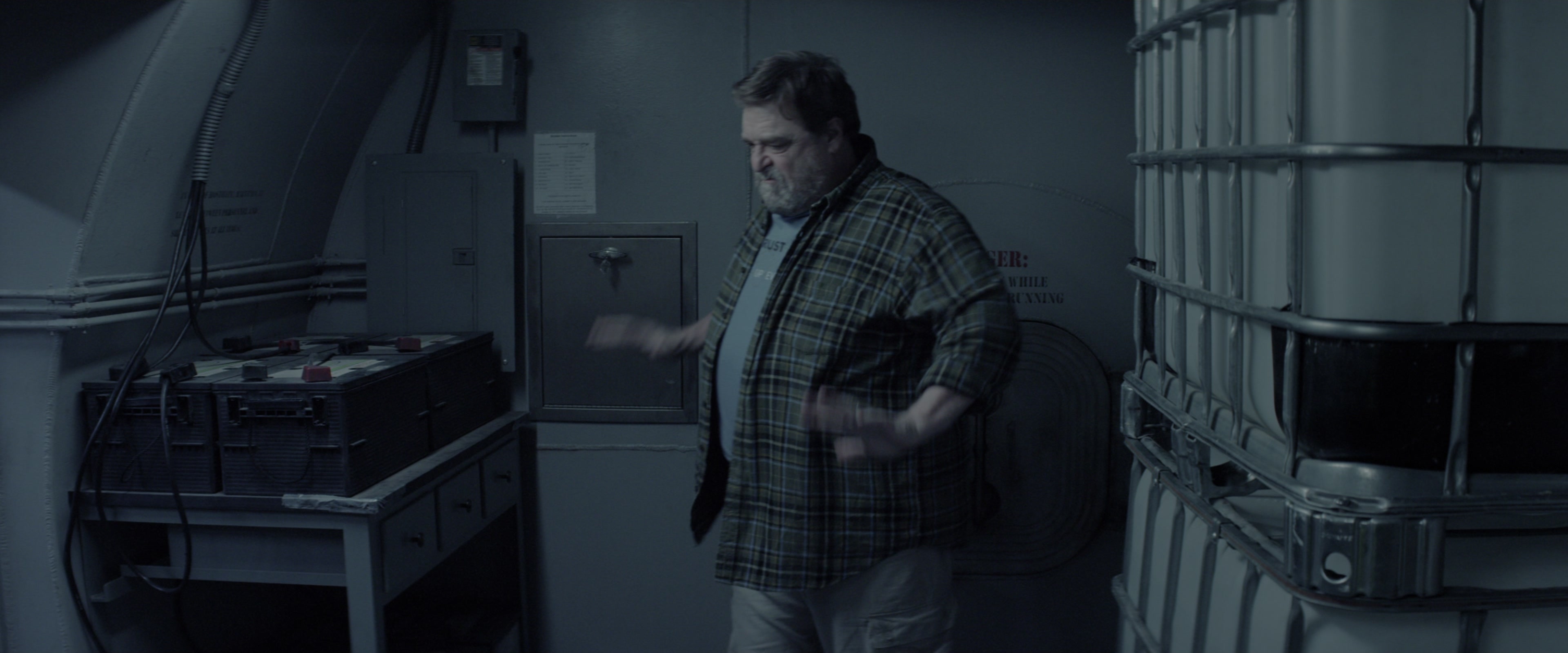 10 Cloverfield Lane (2016), wide, 2.40:1 — film still