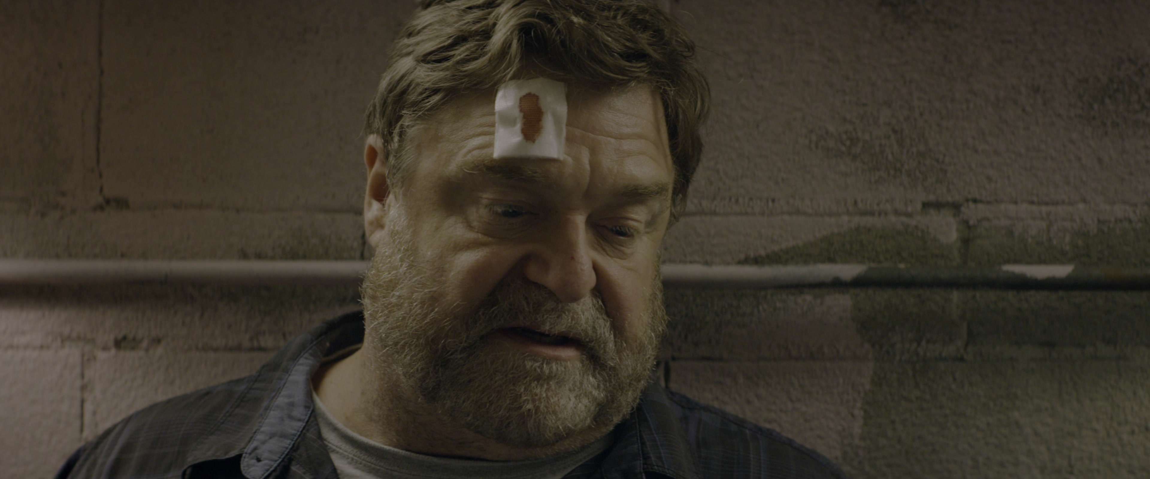 10 Cloverfield Lane (2016), close, 2.40:1 — film still