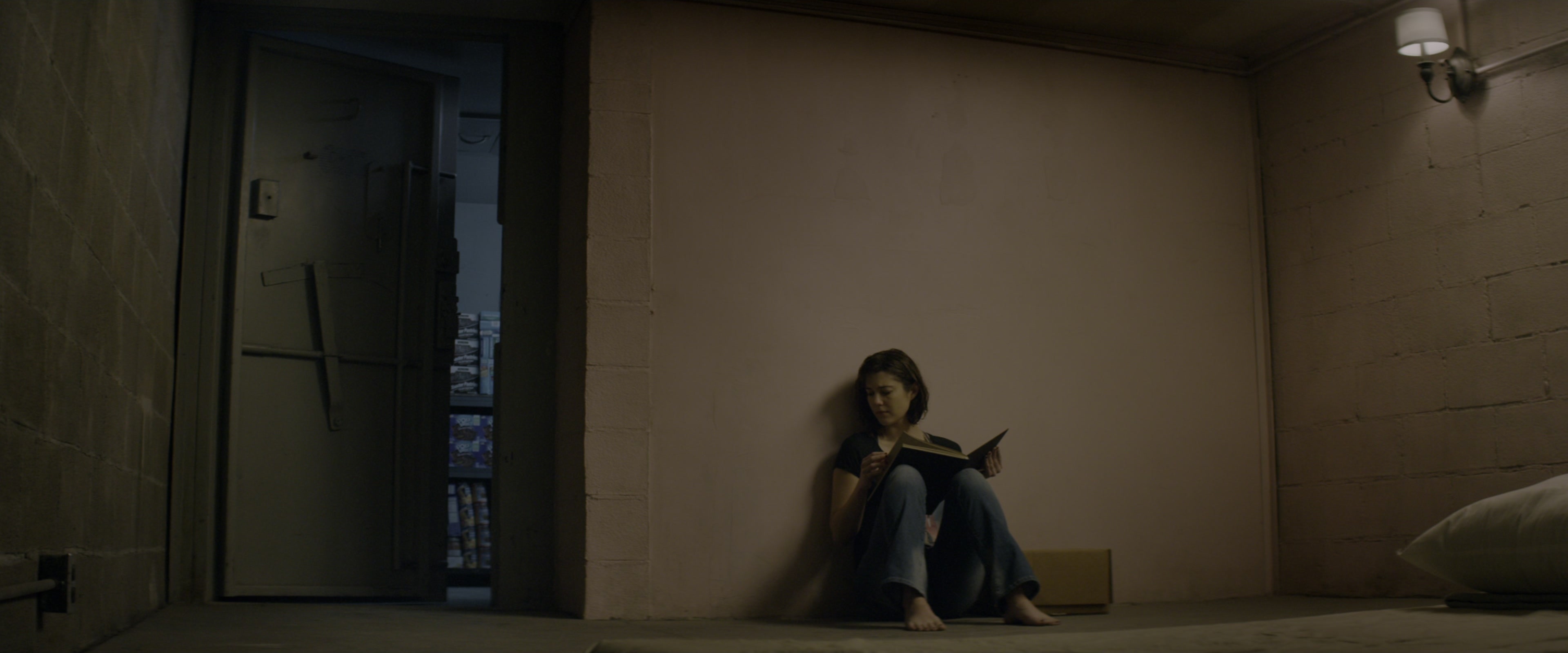 10 Cloverfield Lane (2016), wide, 2.40:1 — film still