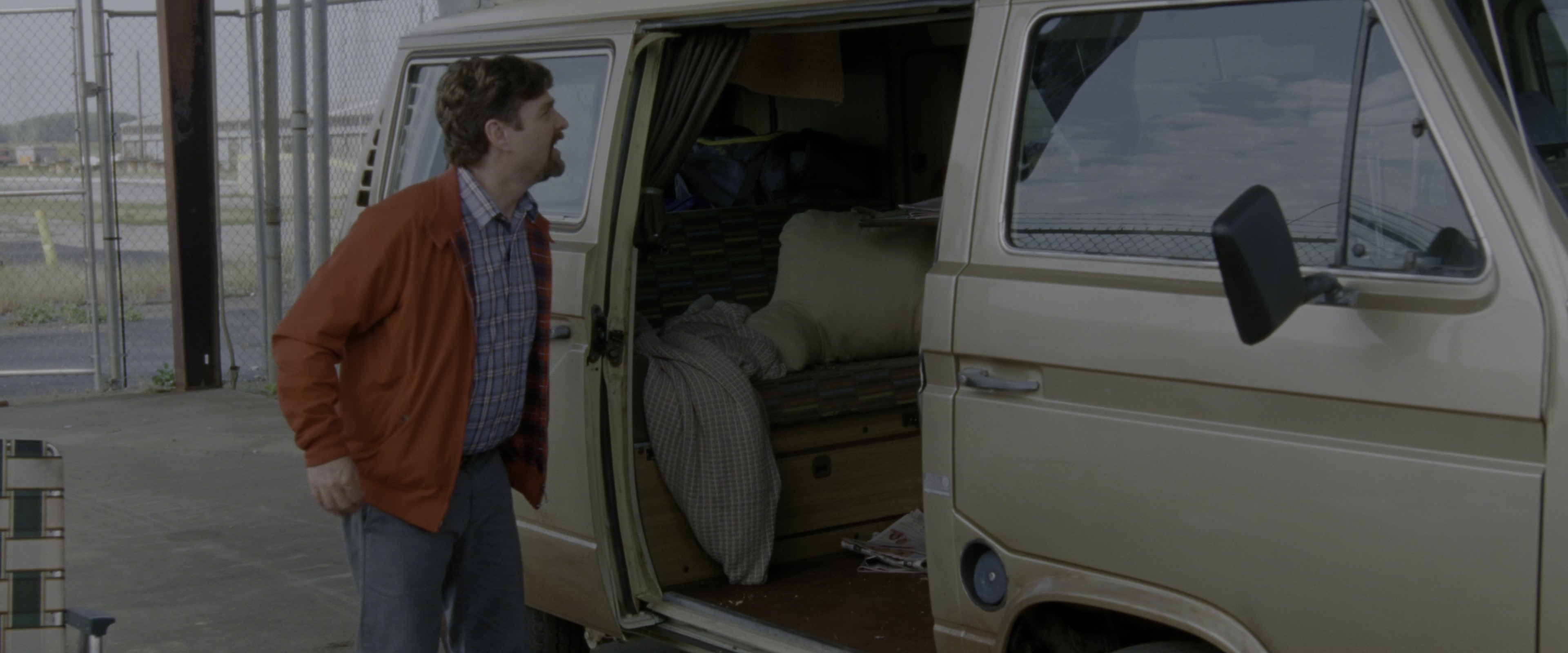 Keeping Up with the Joneses (2016), wide, 2.40:1 — film still