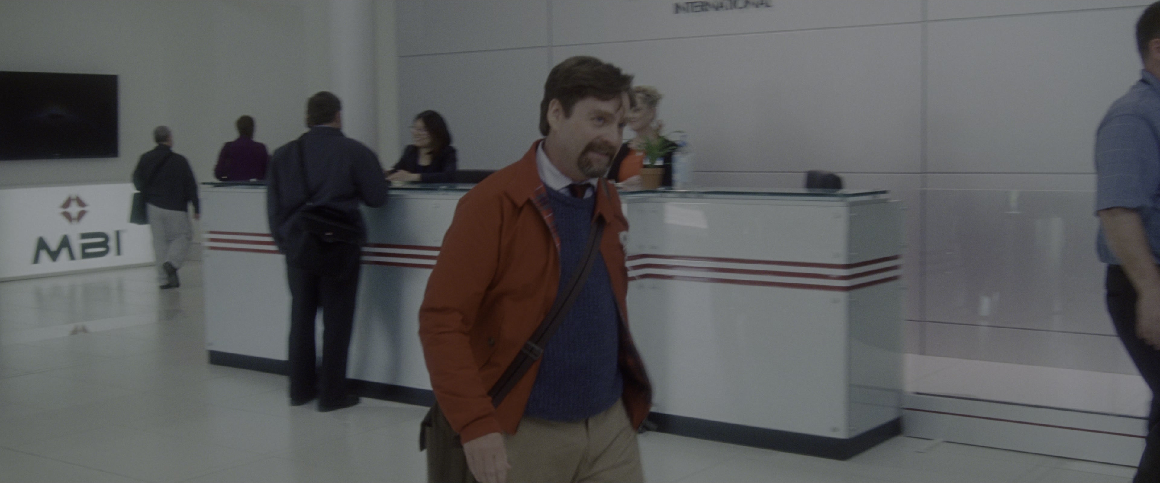 Keeping Up with the Joneses (2016), wide, 2.40:1 — film still