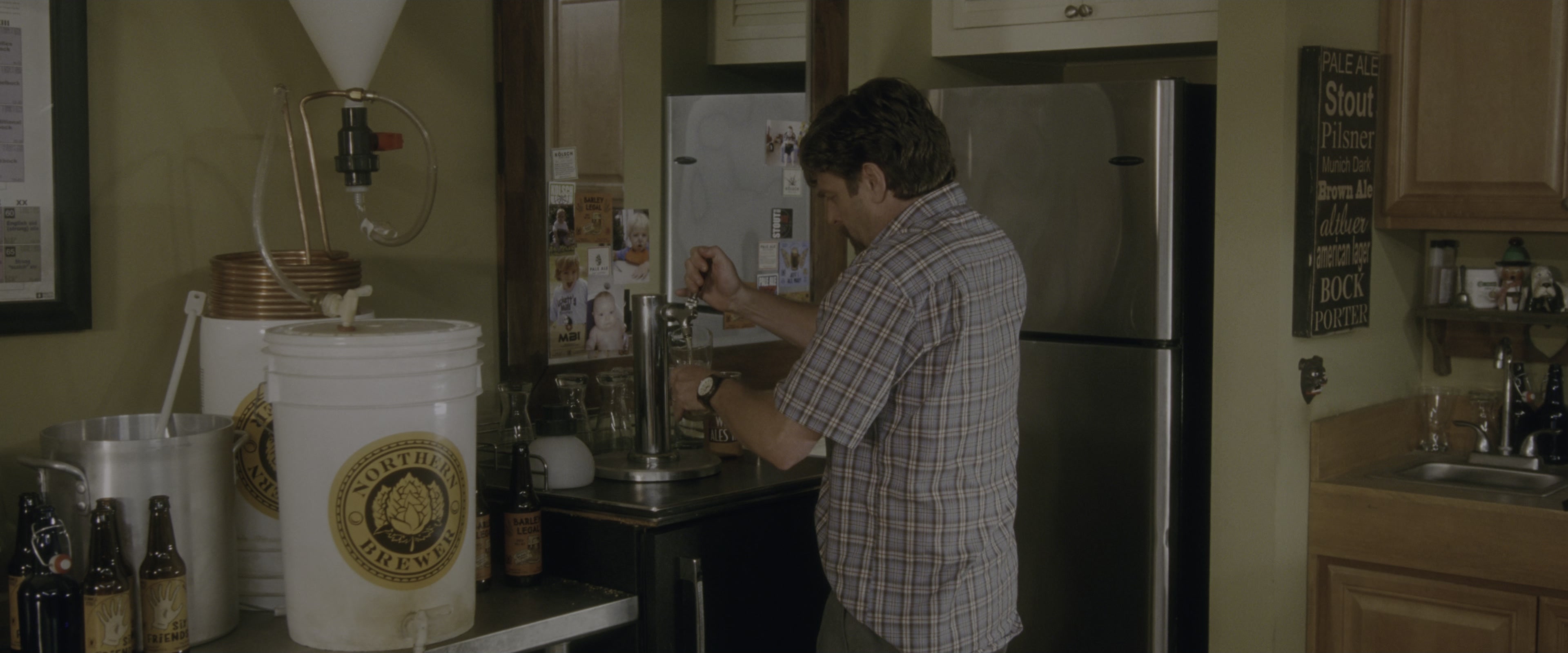 Keeping Up with the Joneses (2016), wide, 2.40:1 — film still