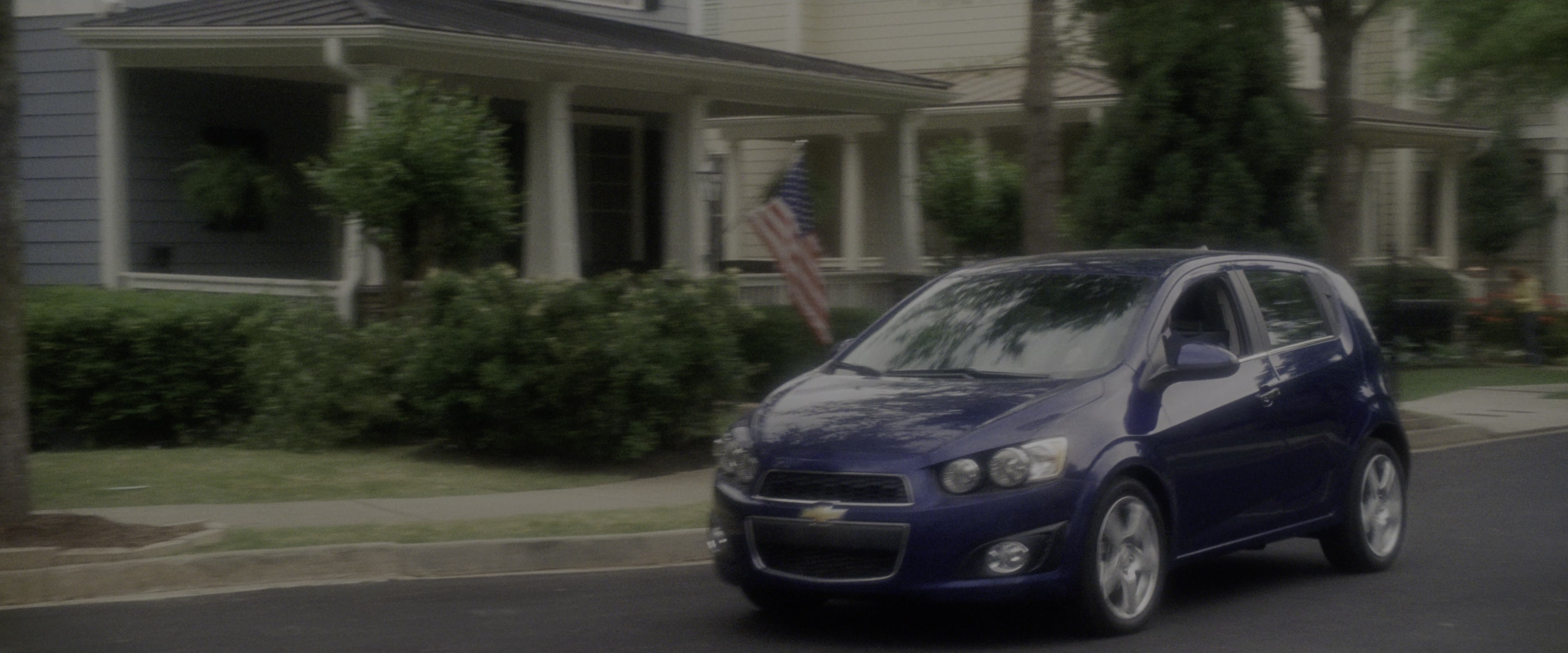 Keeping Up with the Joneses (2016), wide, 2.40:1 — film still