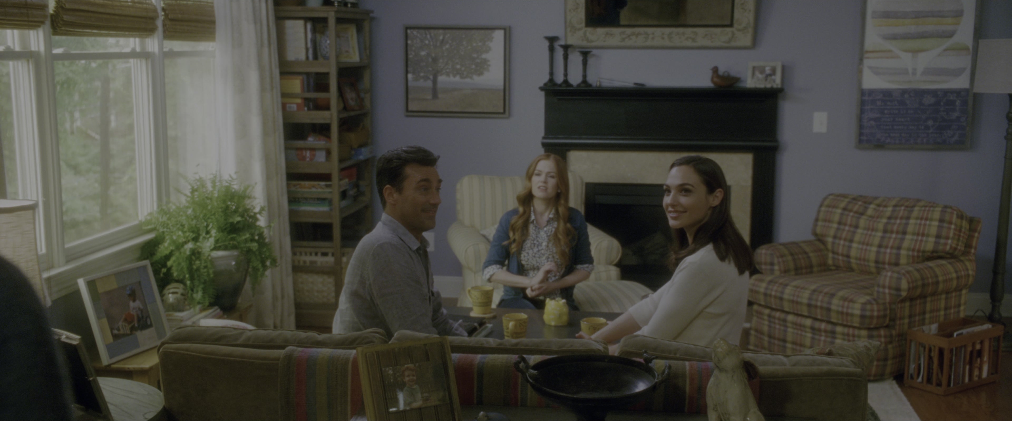 Keeping Up with the Joneses (2016), wide, 2.40:1 — film still