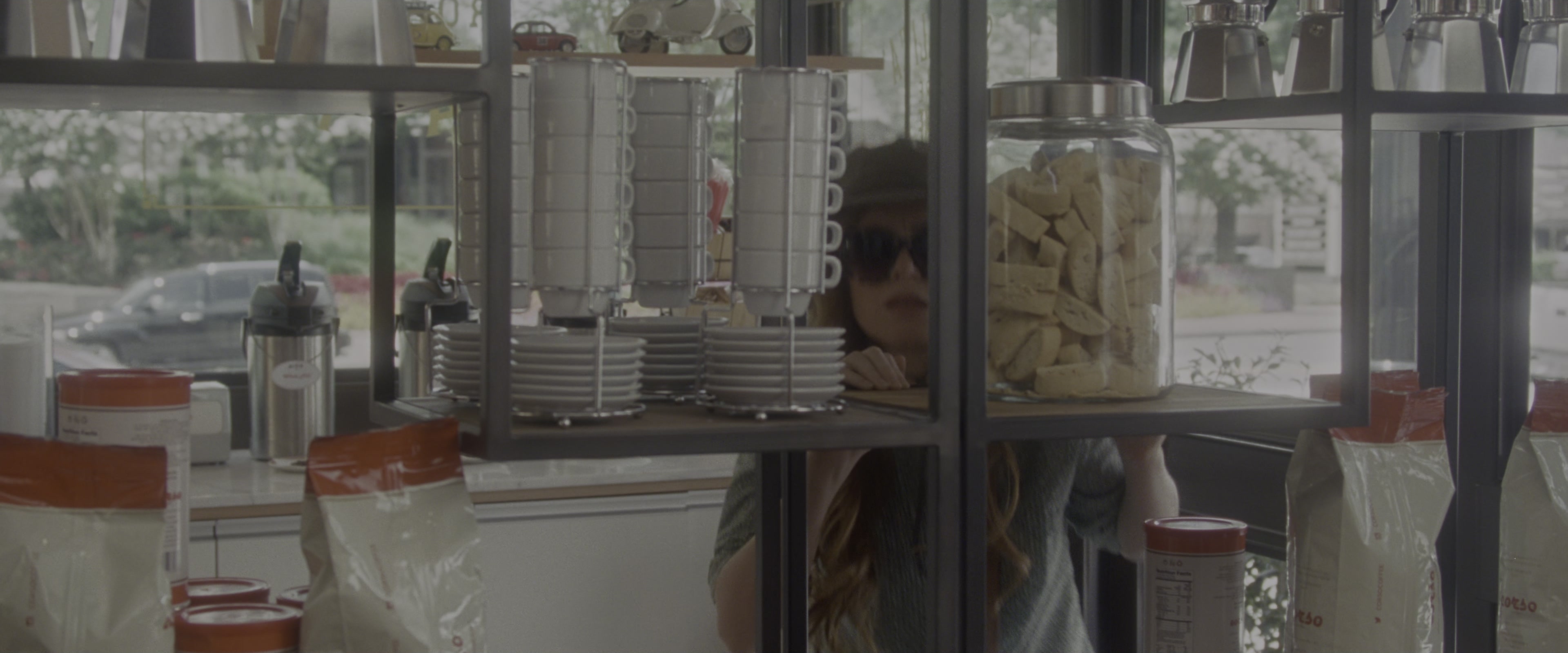 Keeping Up with the Joneses (2016), wide, 2.40:1 — film still