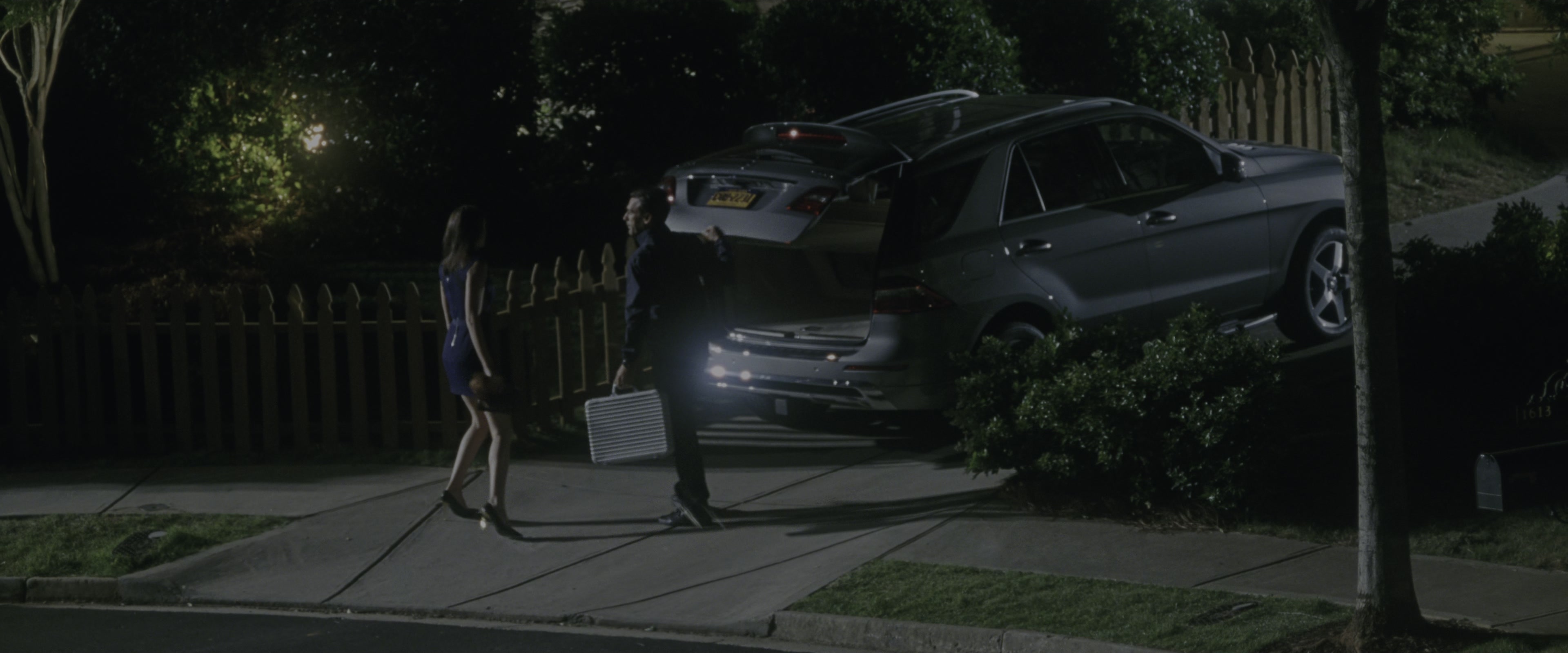 Keeping Up with the Joneses (2016), wide, 2.40:1 — film still