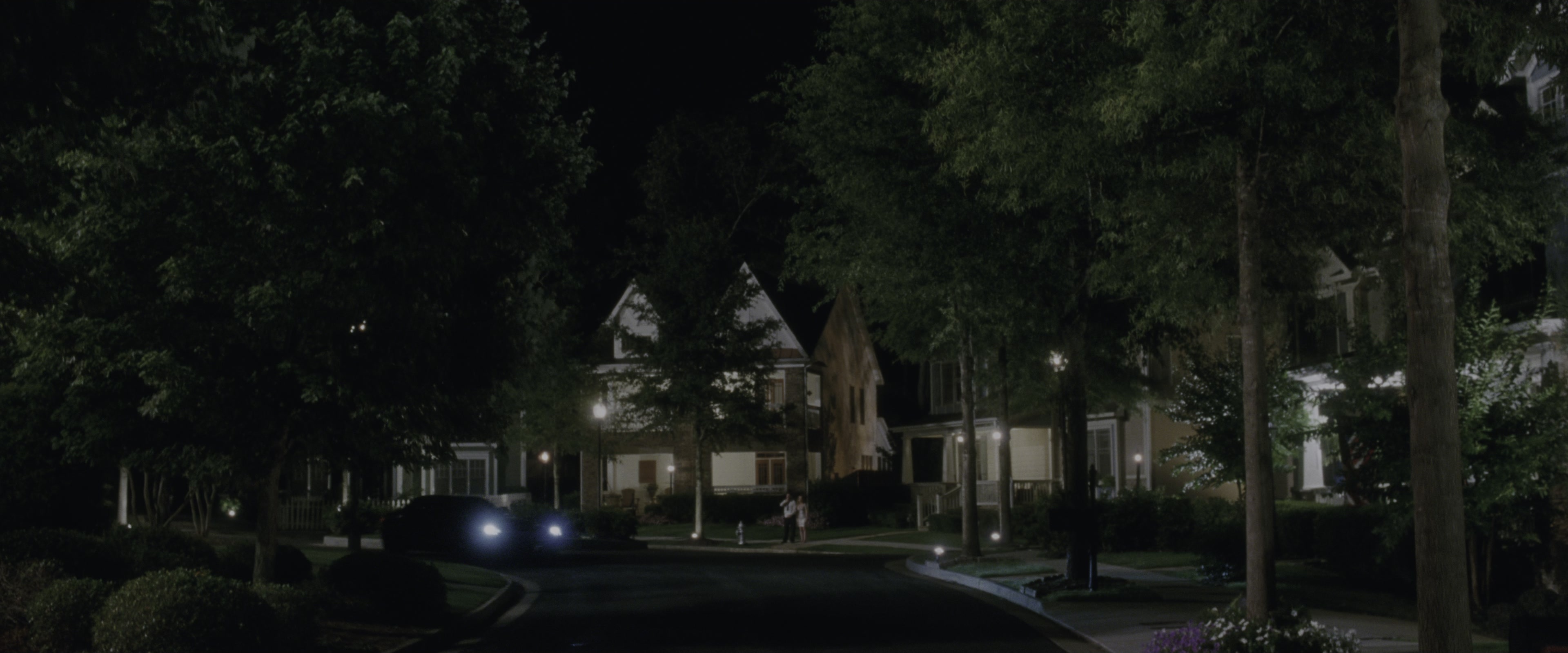 Keeping Up with the Joneses (2016), wide, 2.40:1 — film still