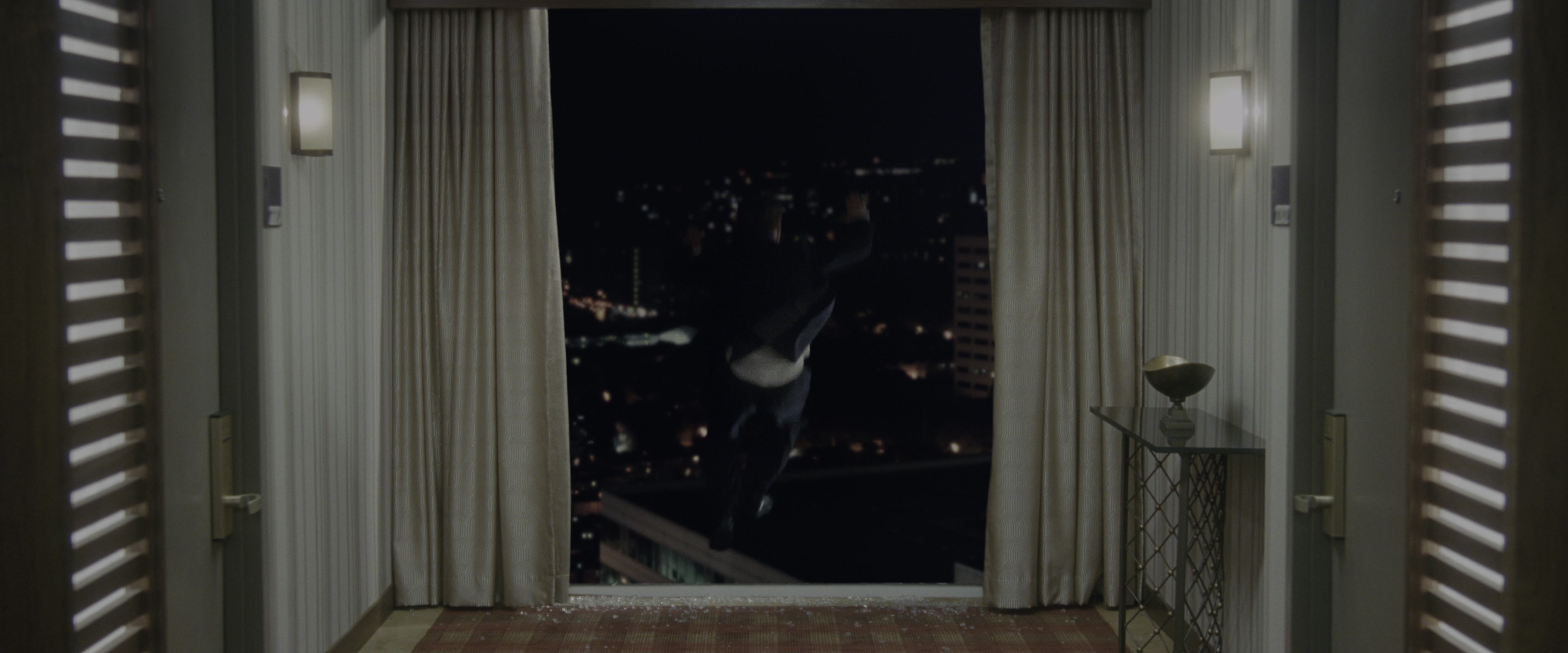 Keeping Up with the Joneses (2016), wide, 2.40:1 — film still