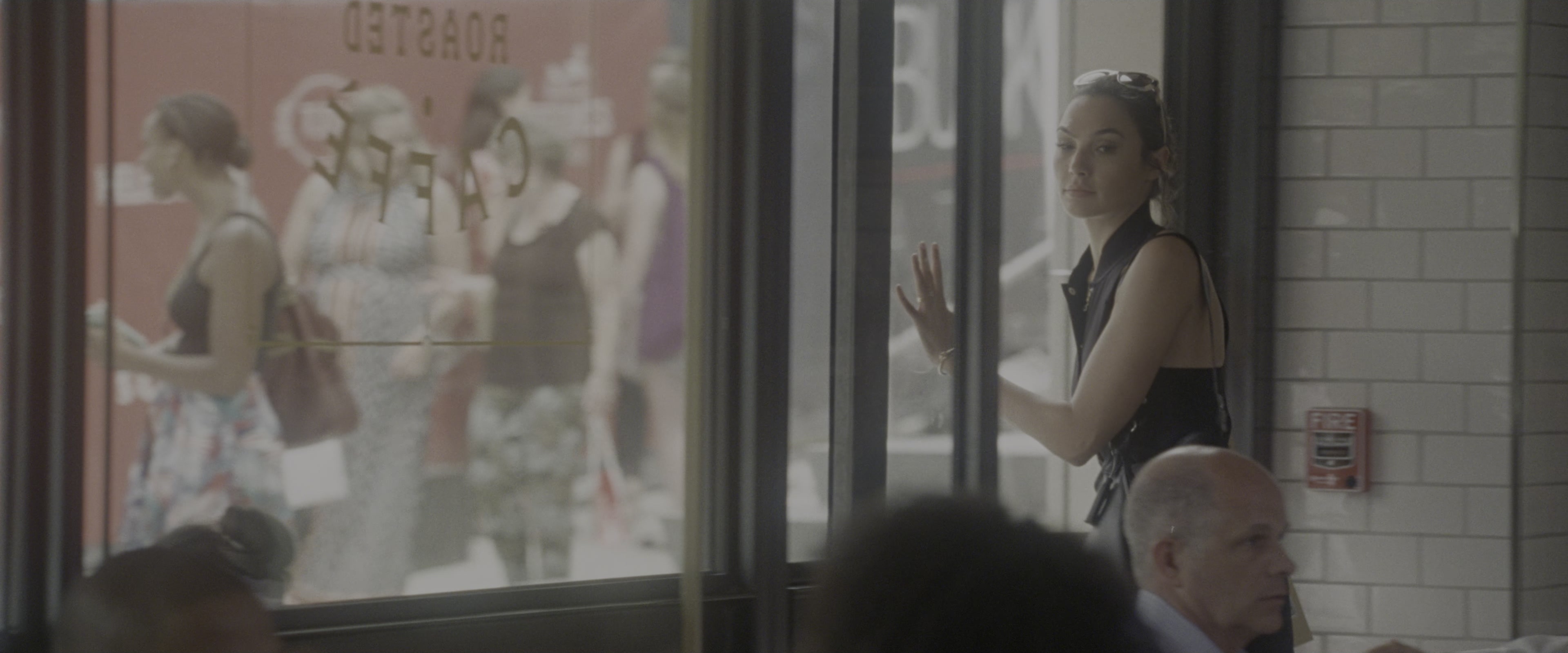 Keeping Up with the Joneses (2016), wide, 2.40:1 — film still