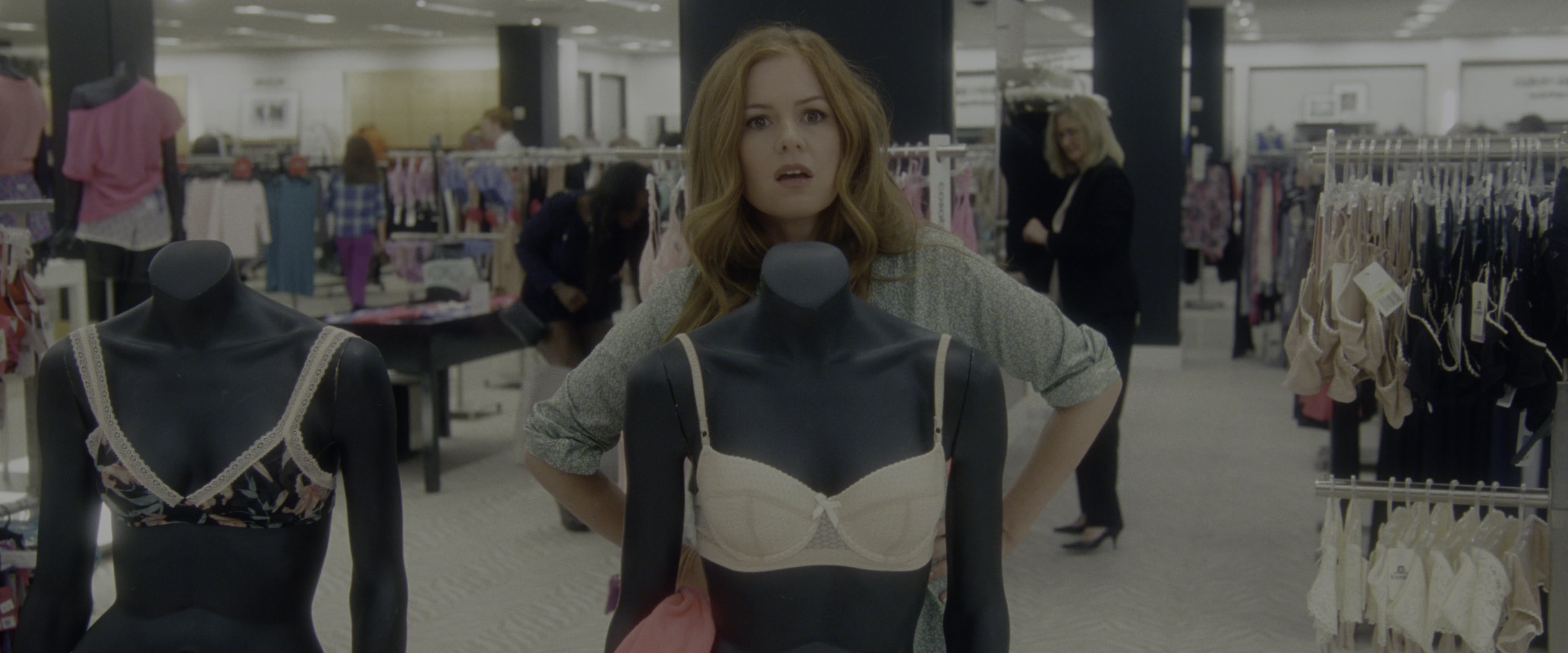Keeping Up with the Joneses (2016), wide, 2.40:1 — film still