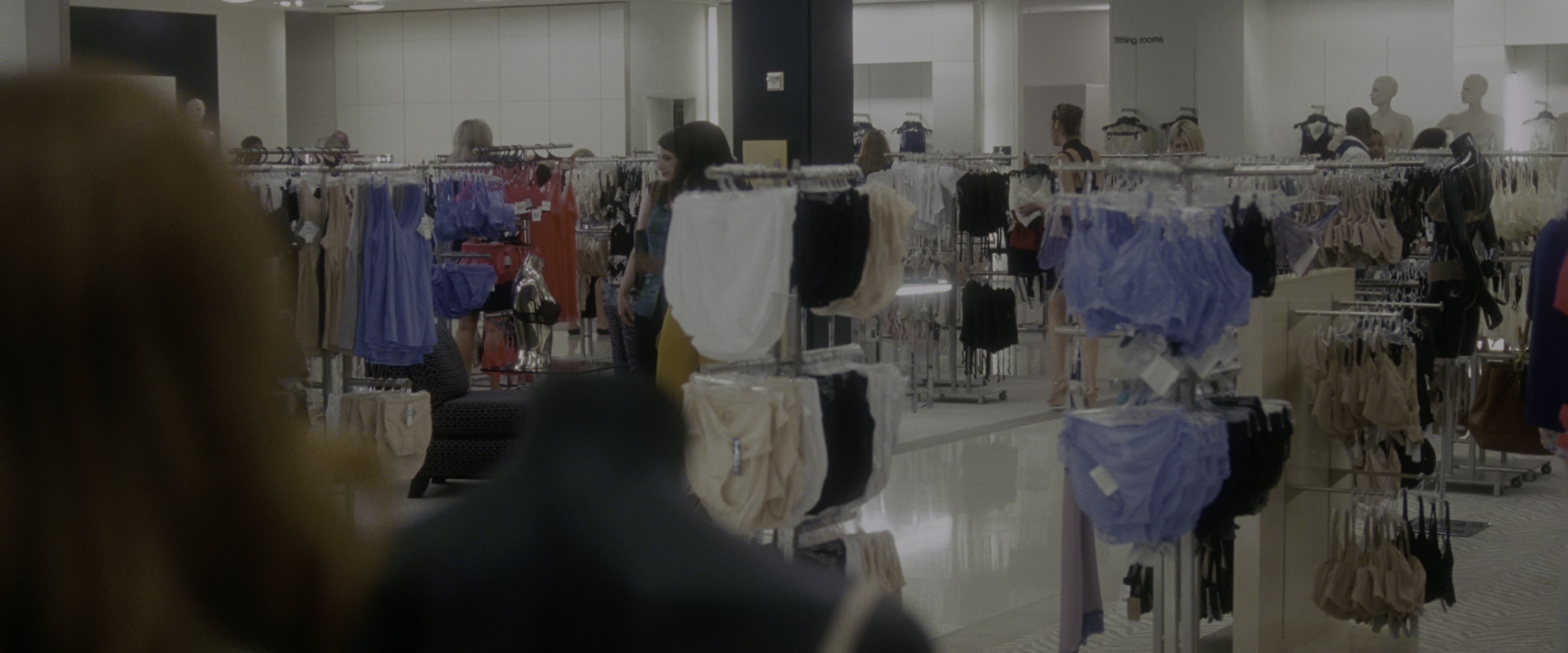 Keeping Up with the Joneses (2016), wide, 2.40:1 — film still
