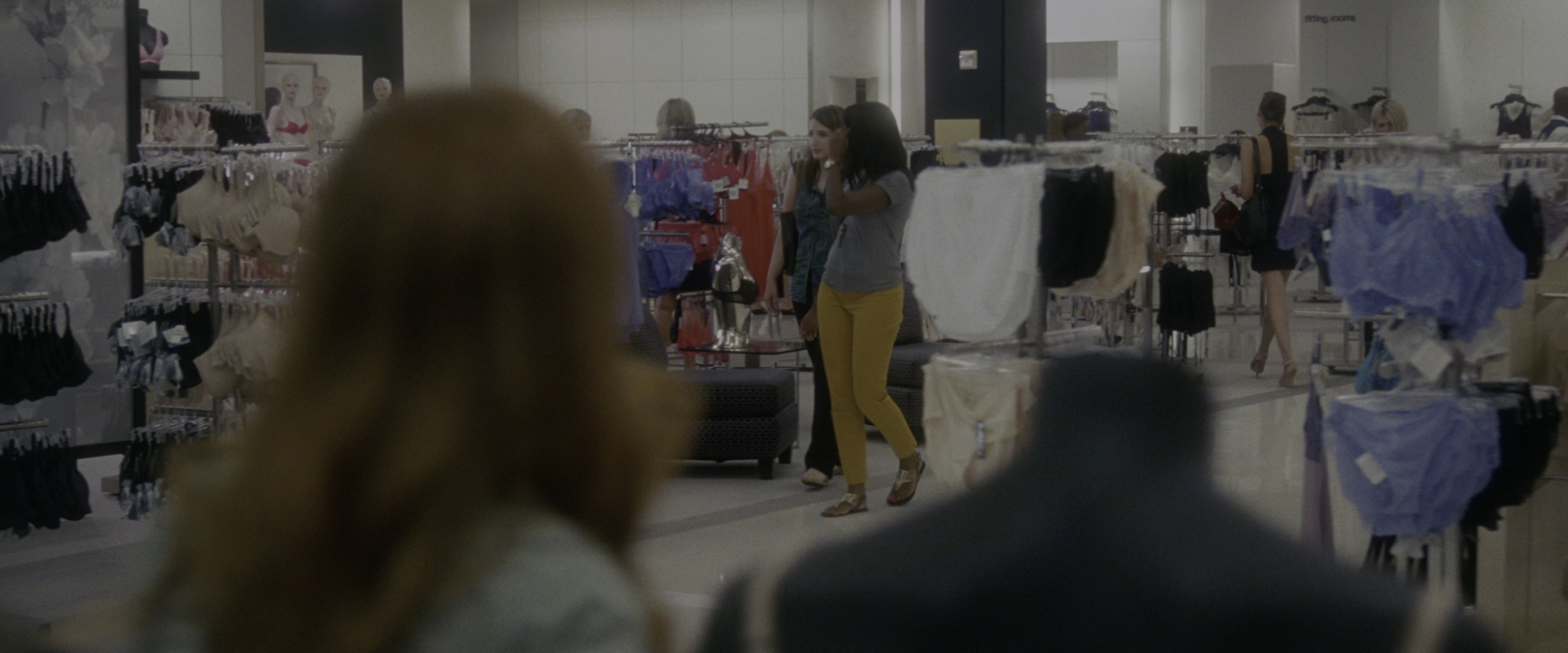 Keeping Up with the Joneses (2016), wide, 2.40:1 — film still