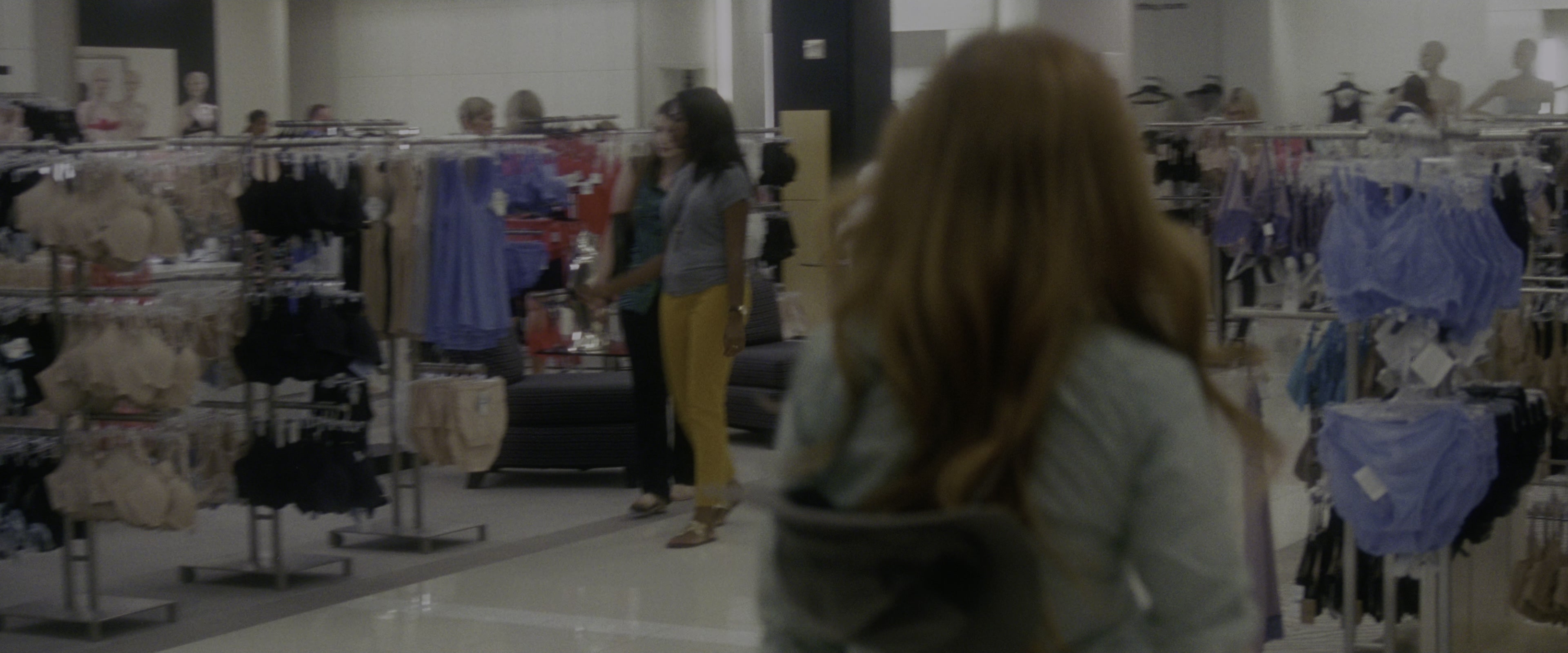 Keeping Up with the Joneses (2016), wide, 2.40:1 — film still