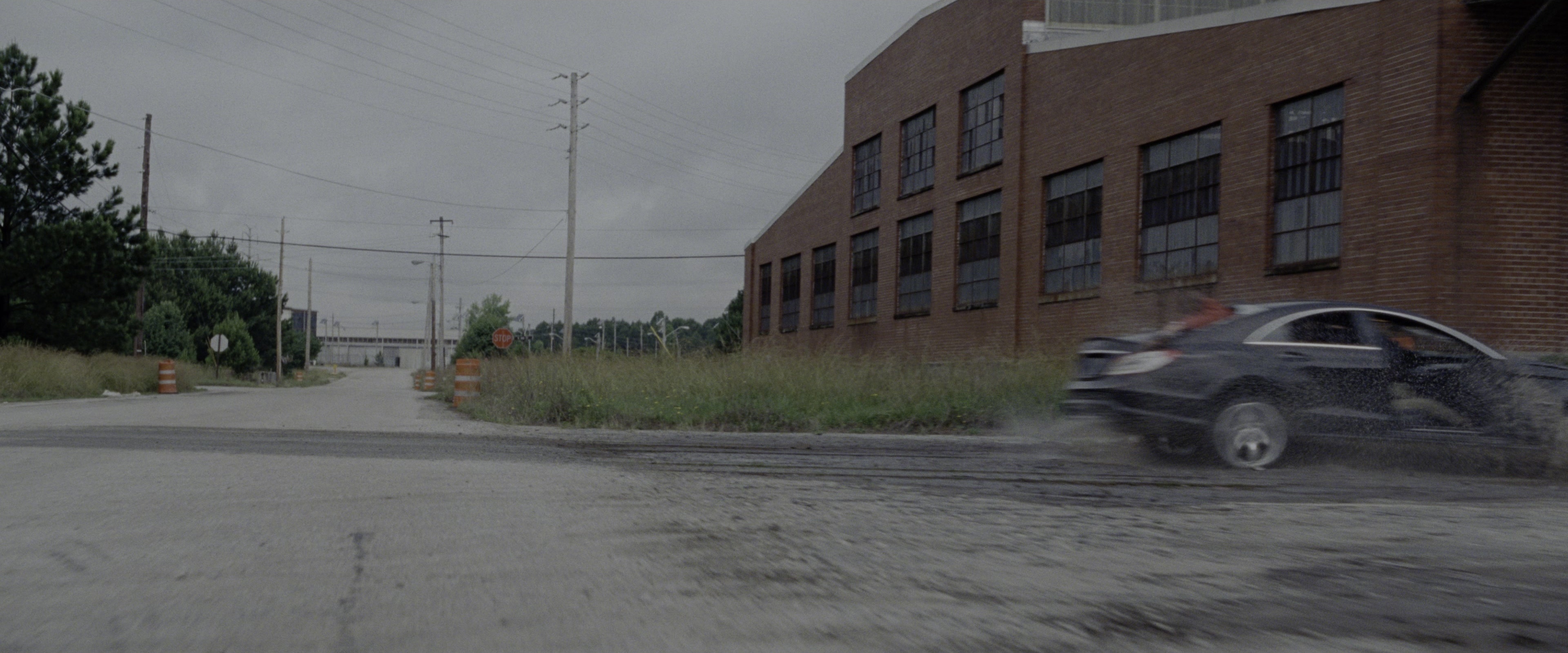 Keeping Up with the Joneses (2016), wide, 2.40:1 — film still