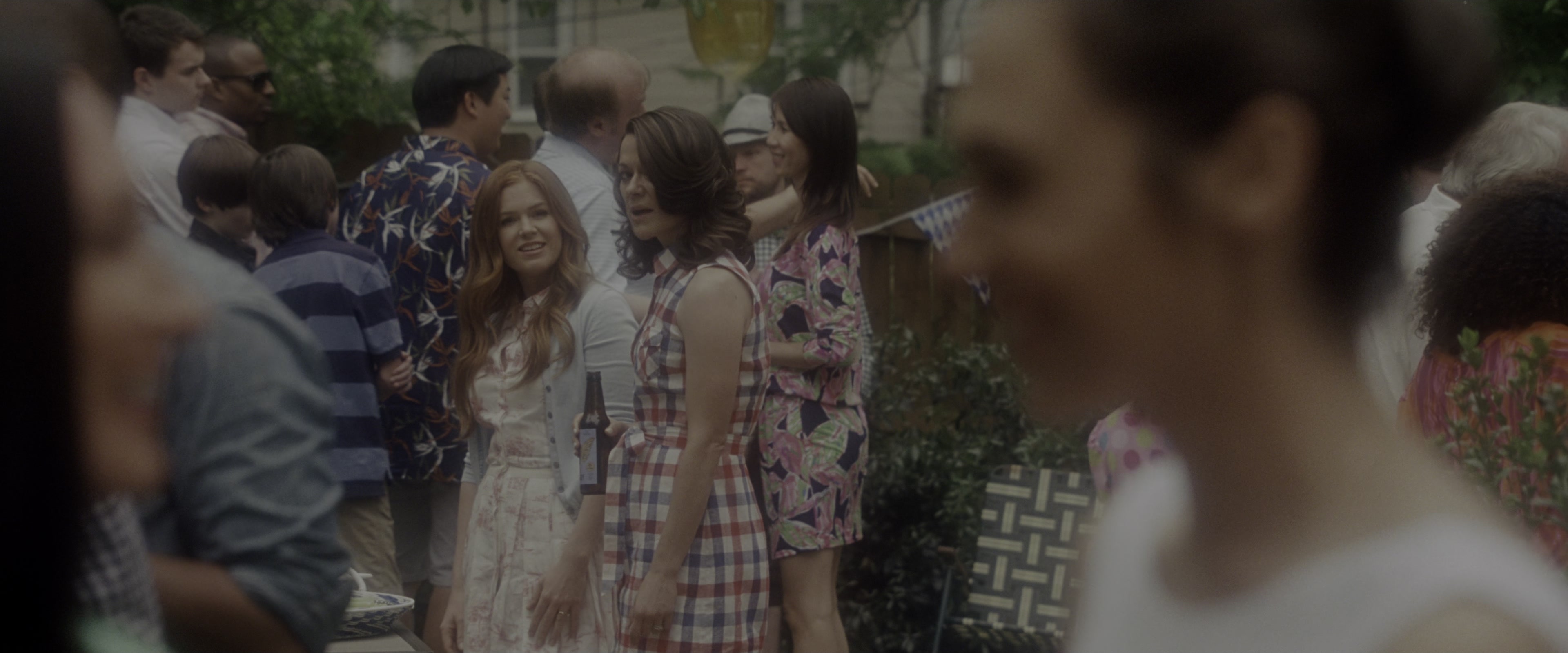 Keeping Up with the Joneses (2016), wide, 2.40:1 — film still
