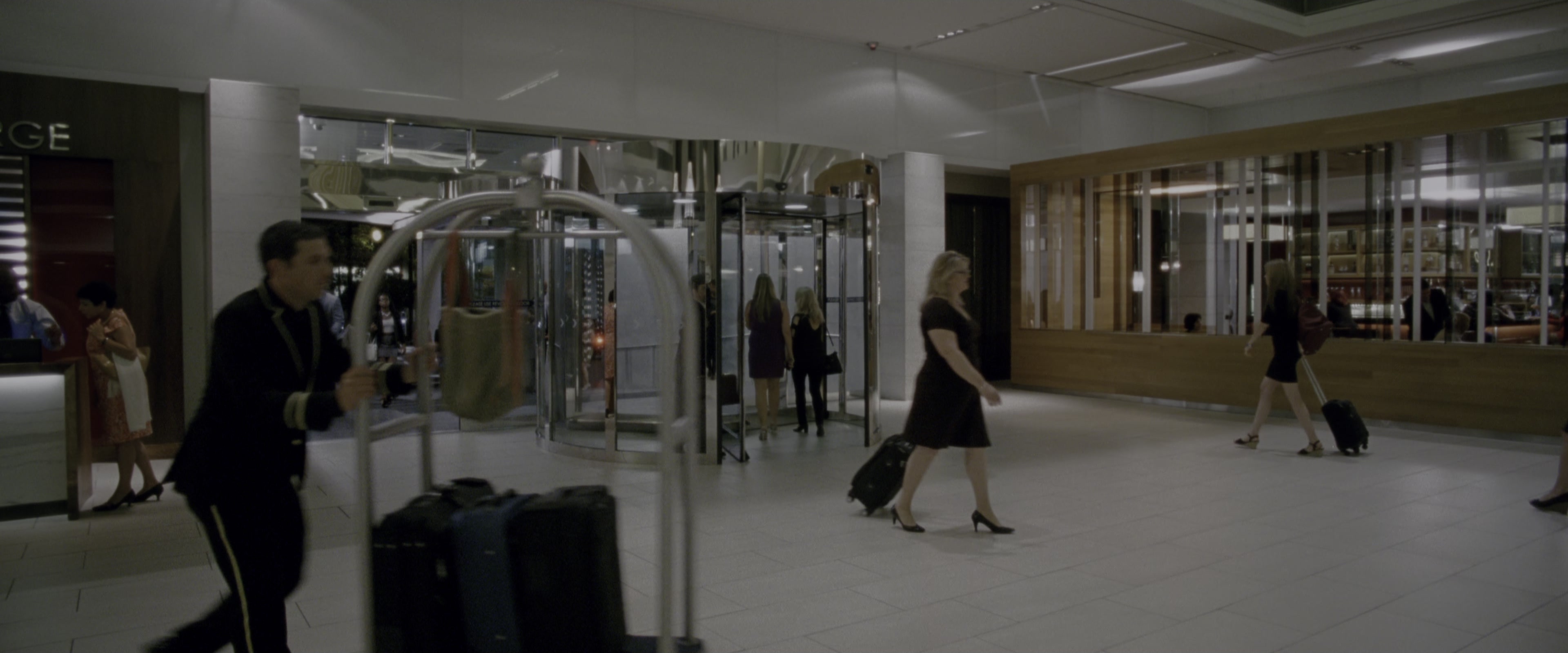 Keeping Up with the Joneses (2016), wide, 2.40:1 — film still