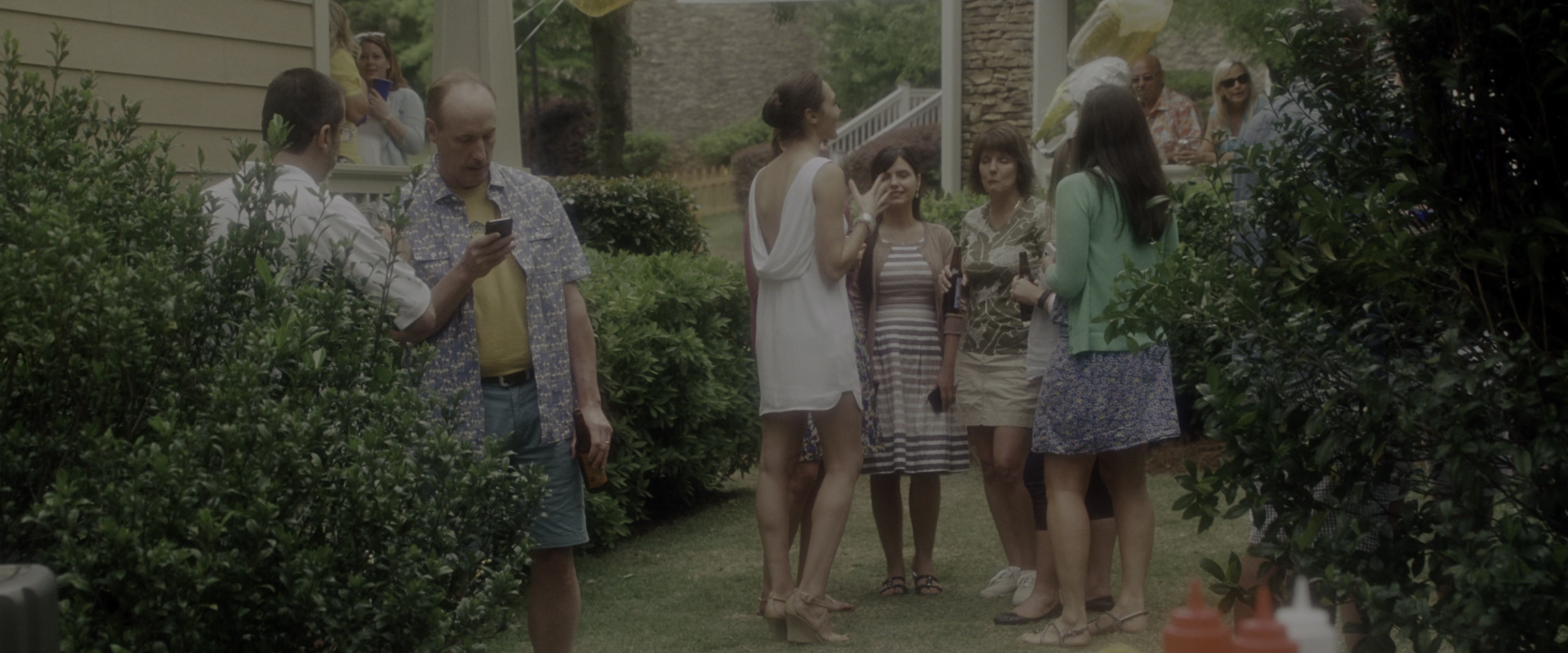 Keeping Up with the Joneses (2016), wide, 2.40:1 — film still