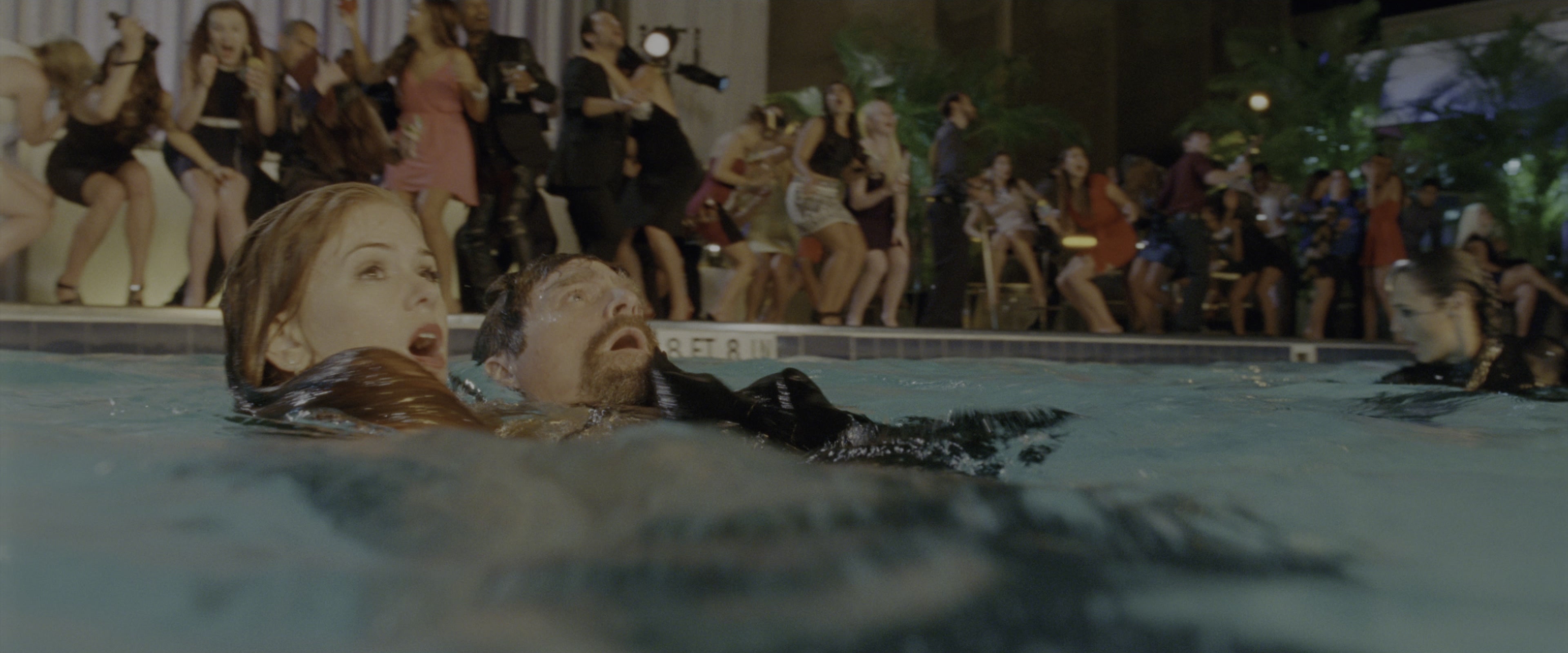 Keeping Up with the Joneses (2016), wide, 2.40:1 — film still