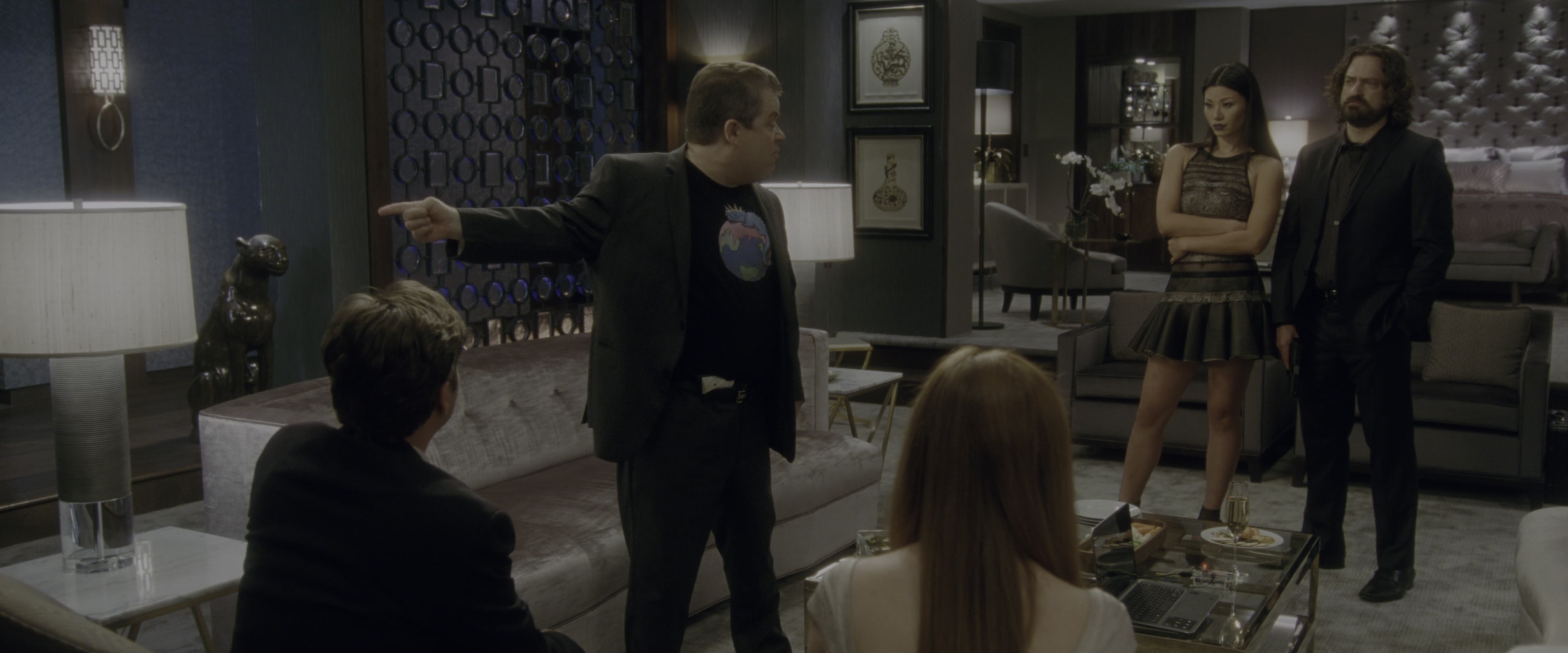Keeping Up with the Joneses (2016), wide, 2.40:1 — film still