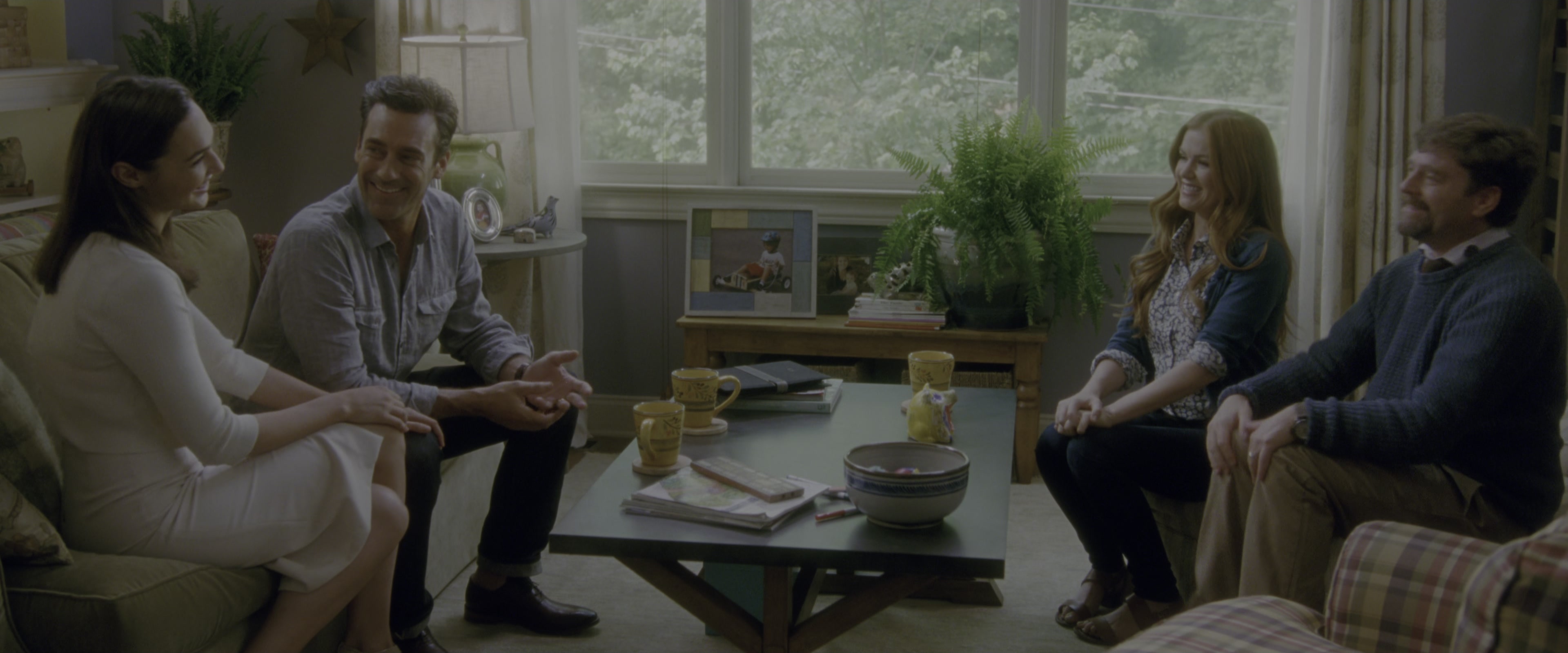 Keeping Up with the Joneses (2016), wide, 2.40:1 — film still