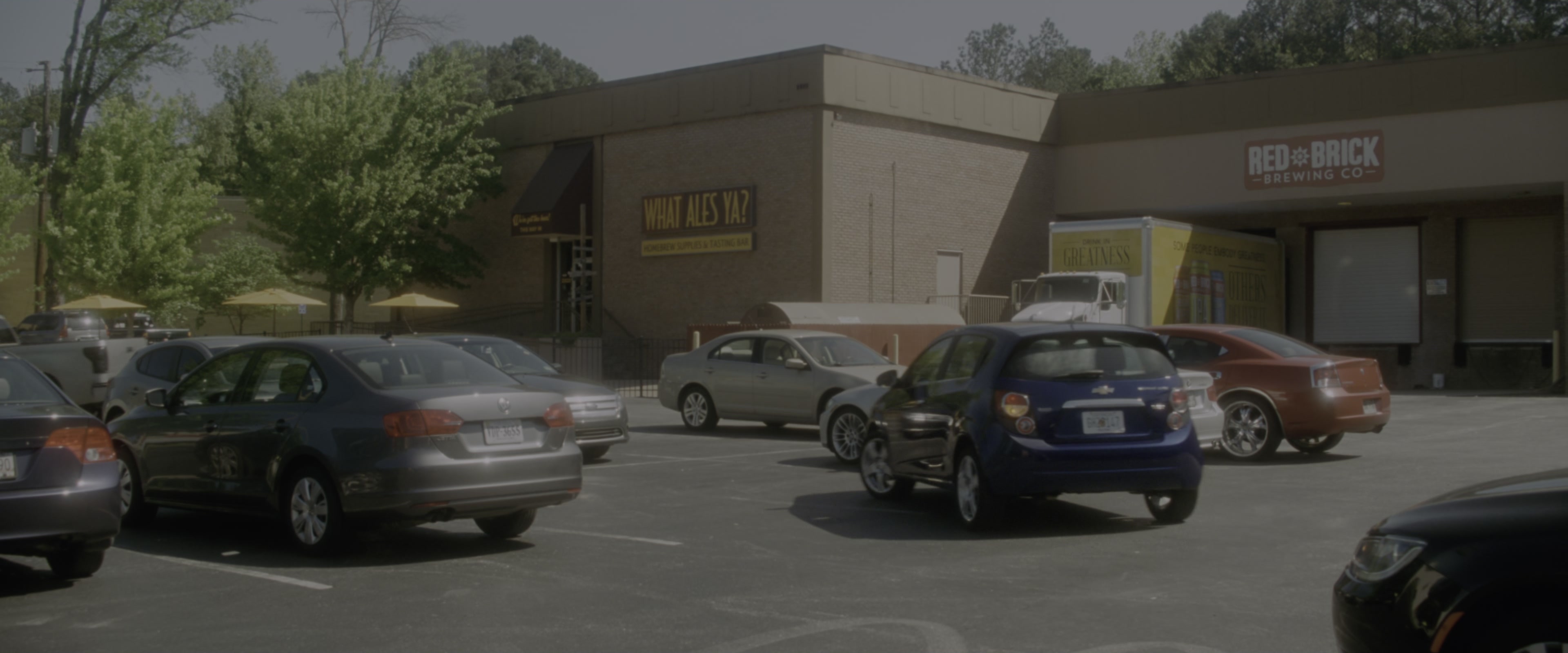 Keeping Up with the Joneses (2016), wide, 2.40:1 — film still