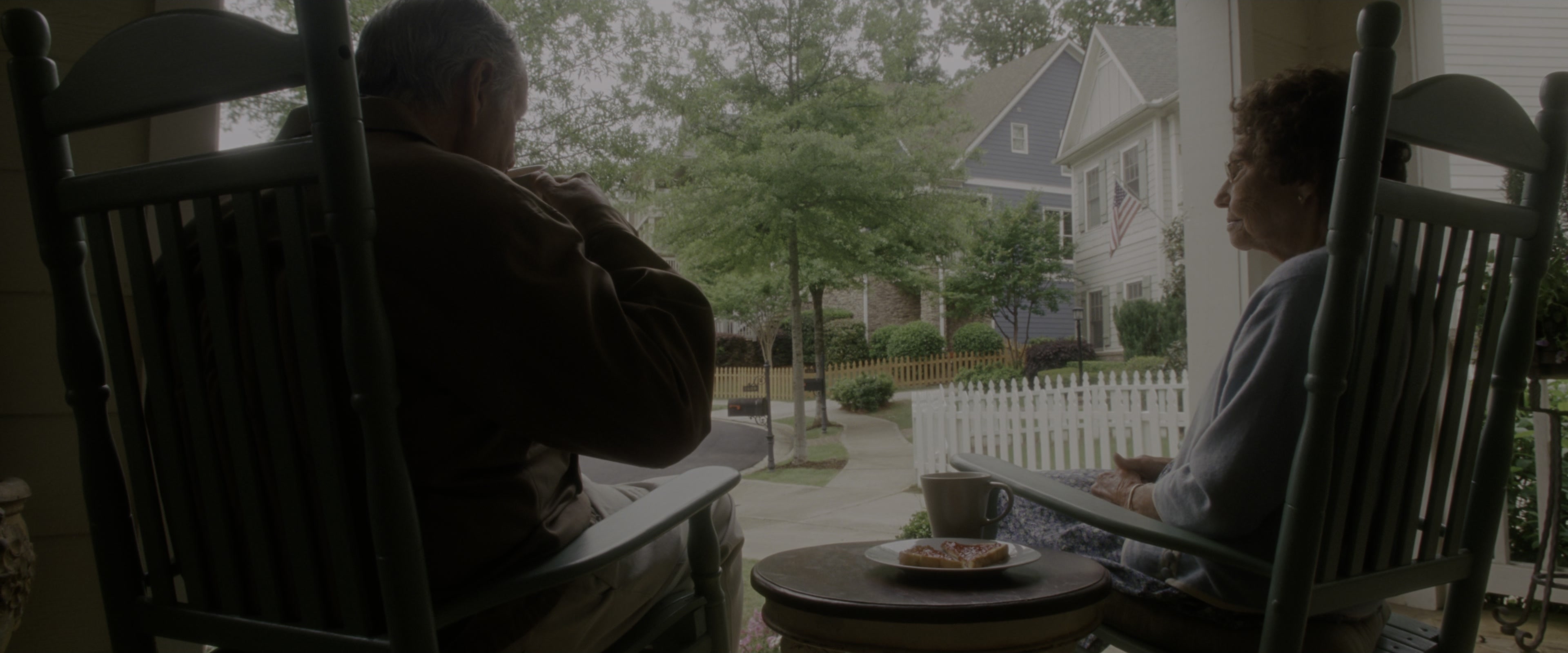 Keeping Up with the Joneses (2016), wide, 2.40:1 — film still