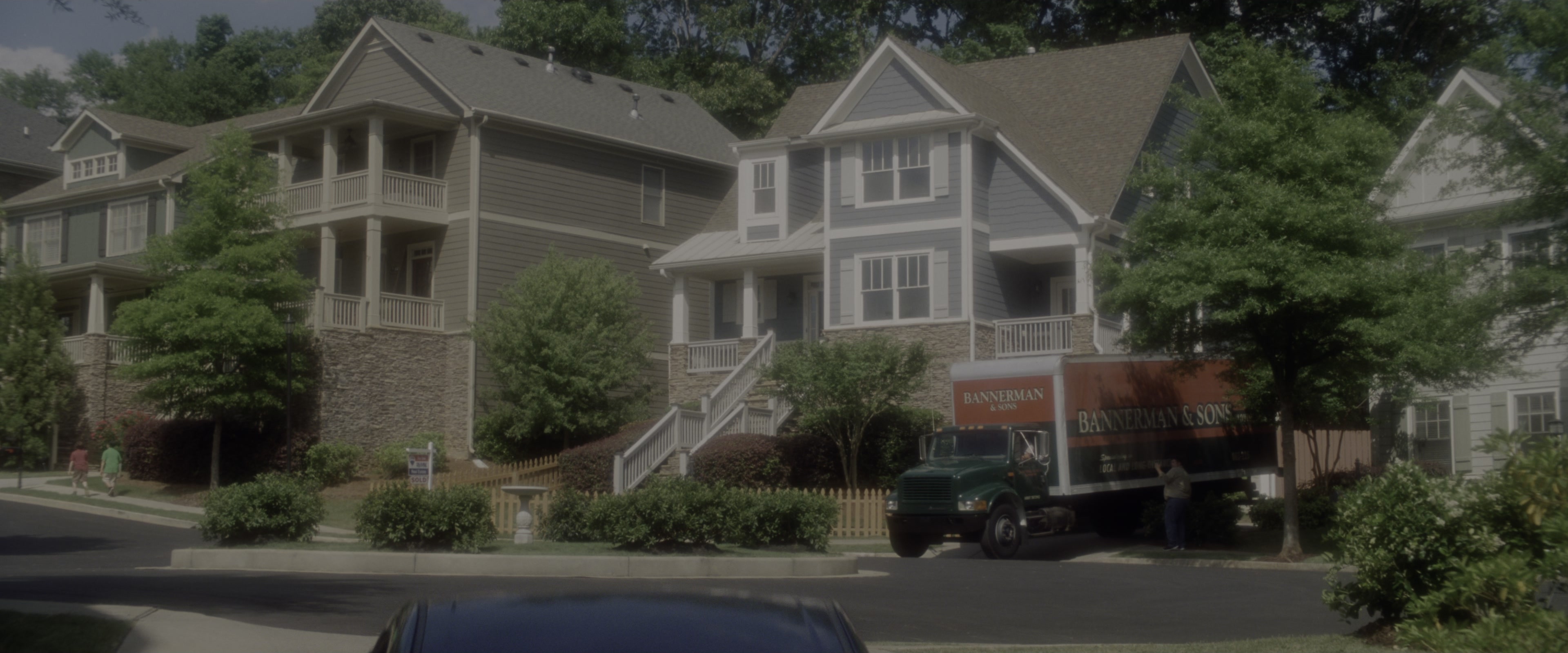 Keeping Up with the Joneses (2016), wide, 2.40:1 — film still