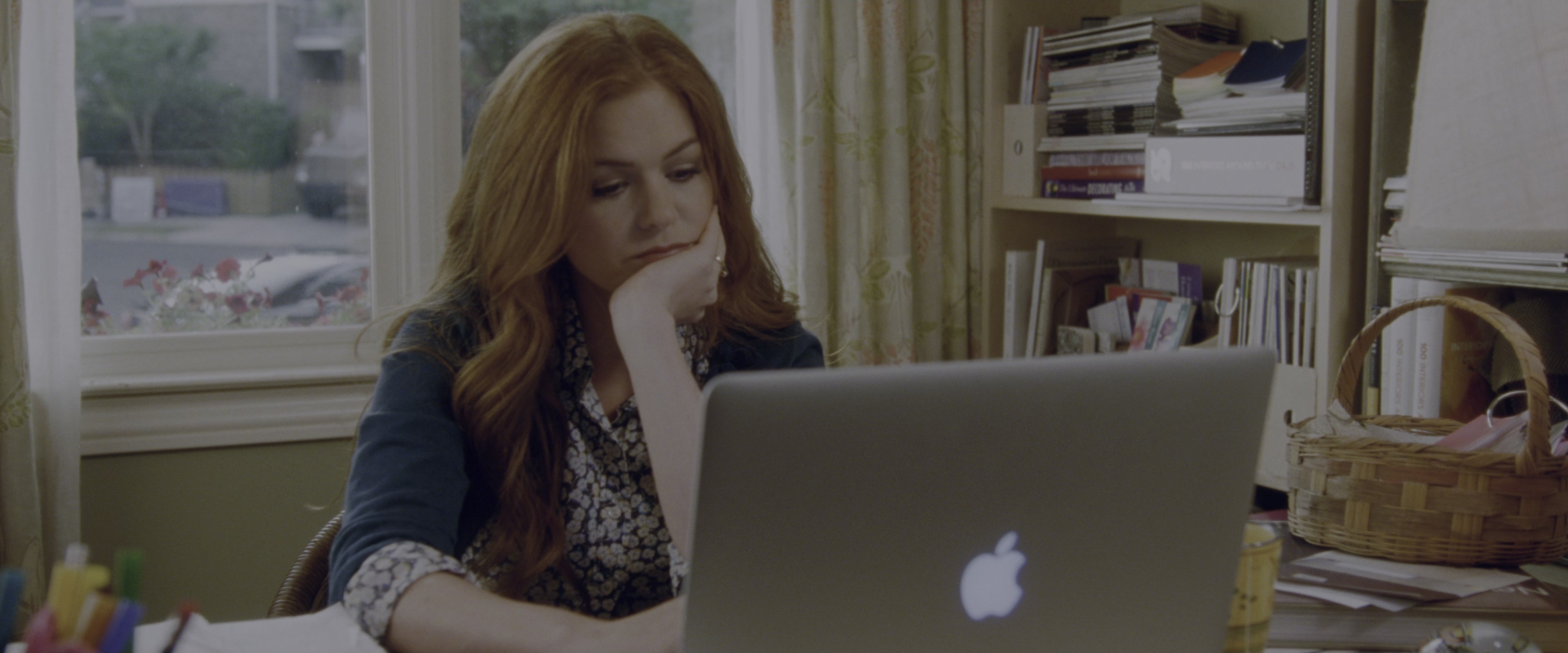 Keeping Up with the Joneses (2016), wide, 2.40:1 — film still
