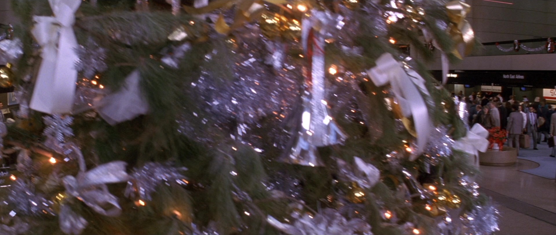 Die Hard 2 (1990), wide, 2.36:1 — film still