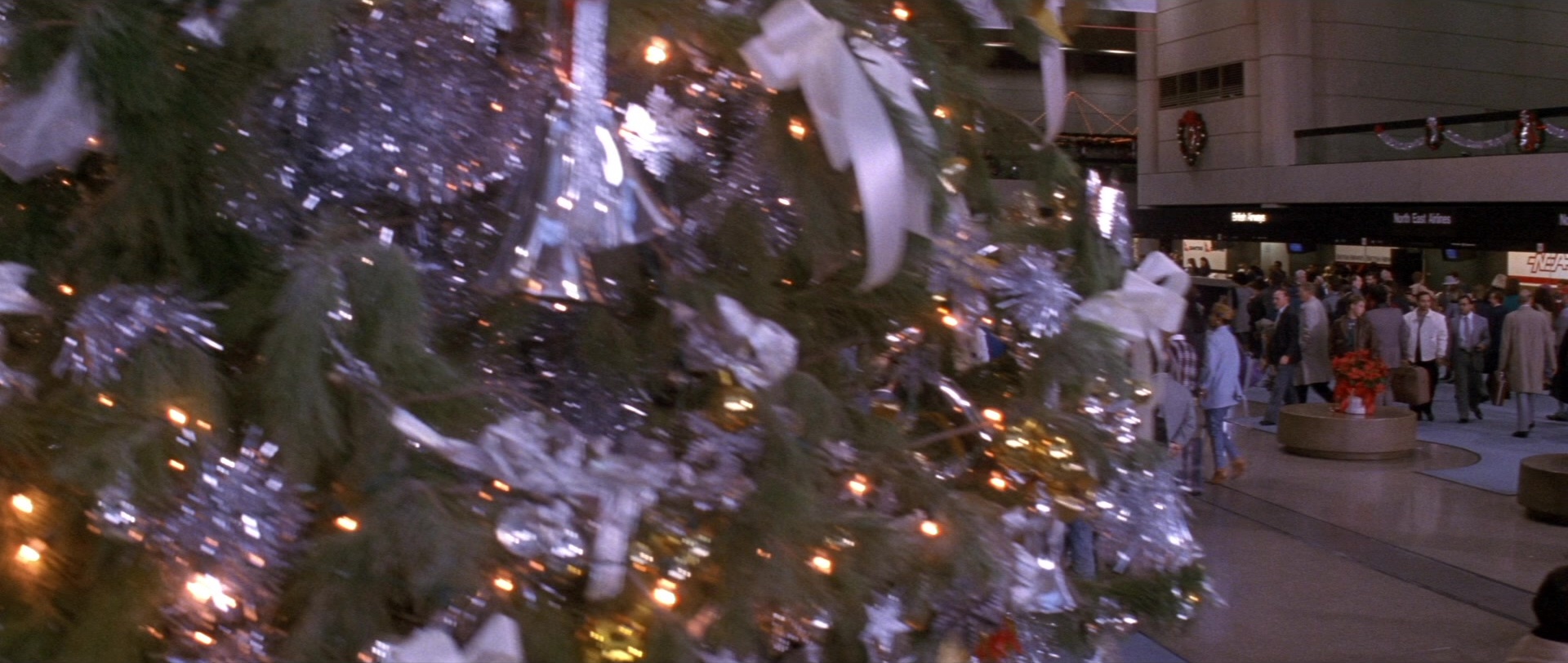 Die Hard 2 (1990), wide, 2.36:1 — film still