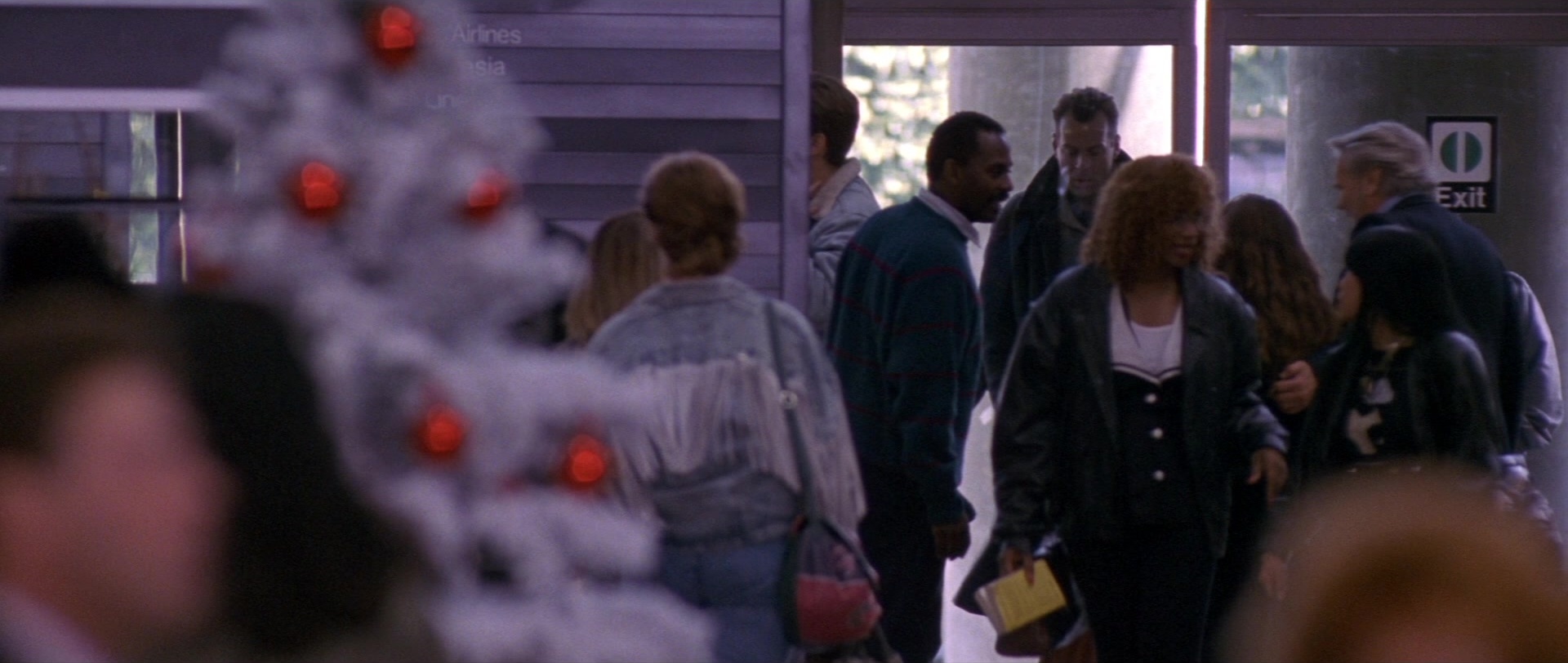 Die Hard 2 (1990), wide, 2.36:1 — film still