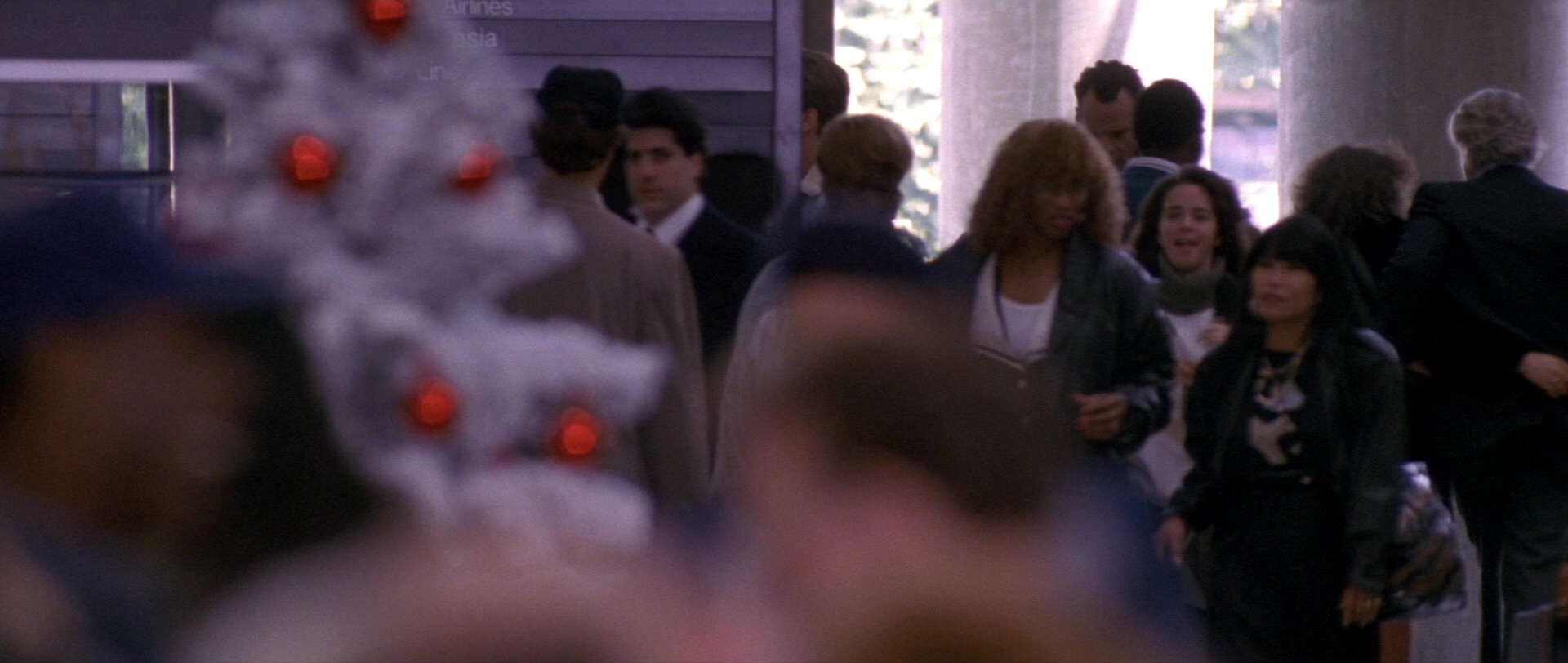 Die Hard 2 (1990), wide, 2.36:1 — film still