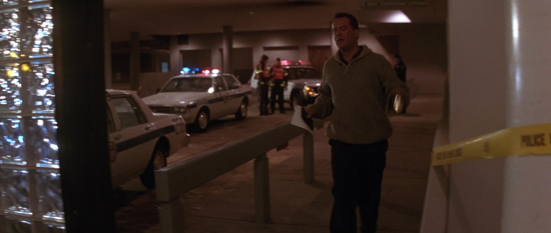 Die Hard 2 (1990), wide, 2.36:1 — film still