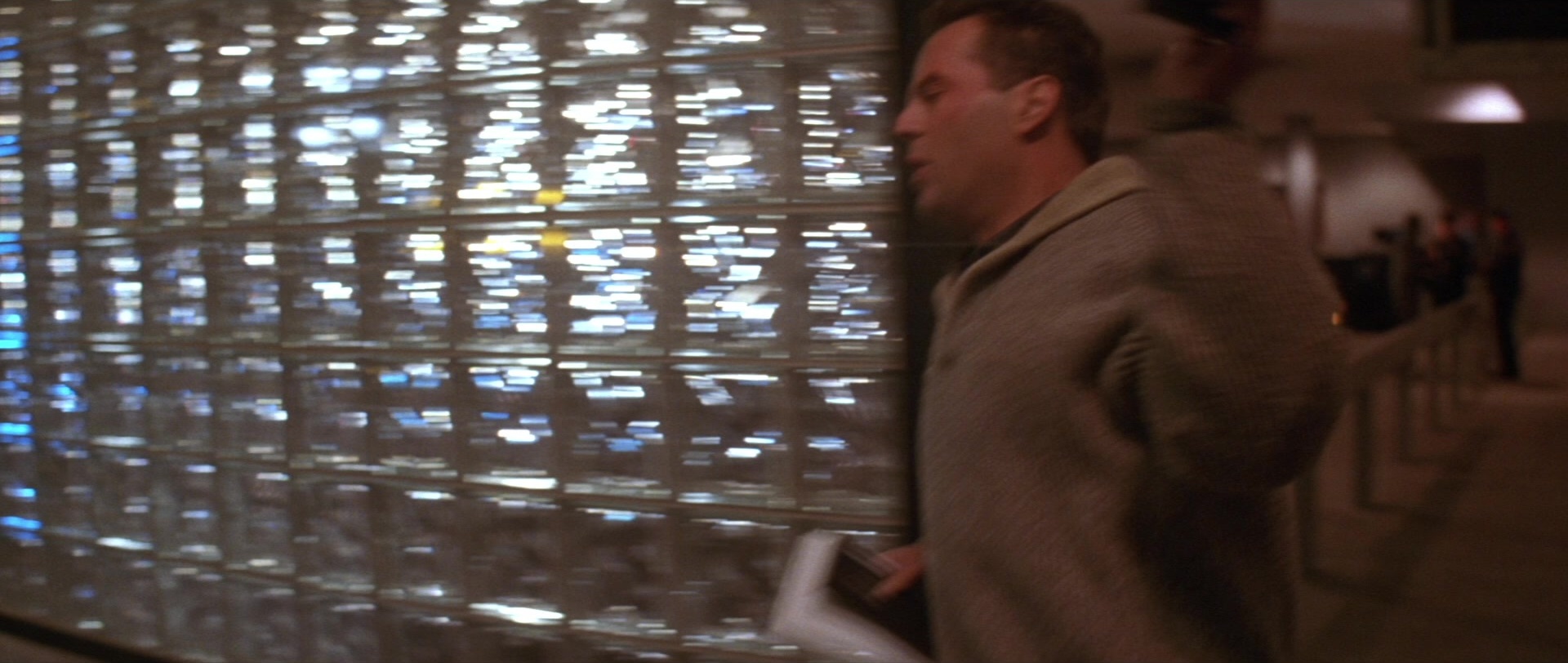 Die Hard 2 (1990), wide, 2.36:1 — film still