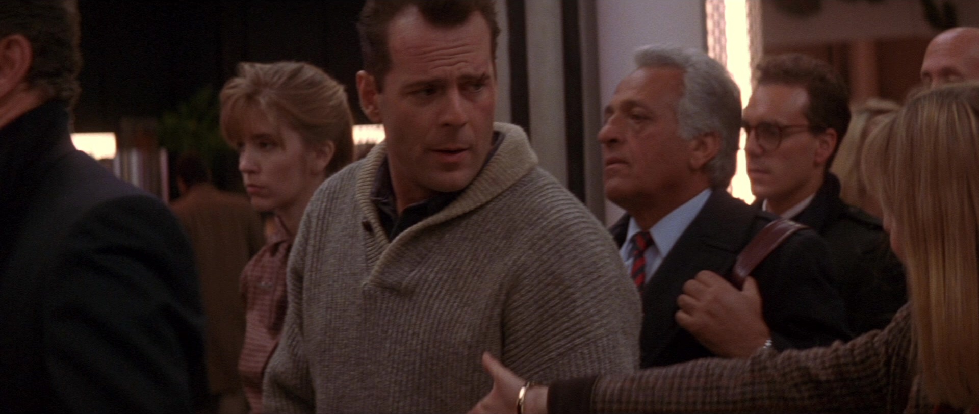 Die Hard 2 (1990), wide, 2.36:1 — film still