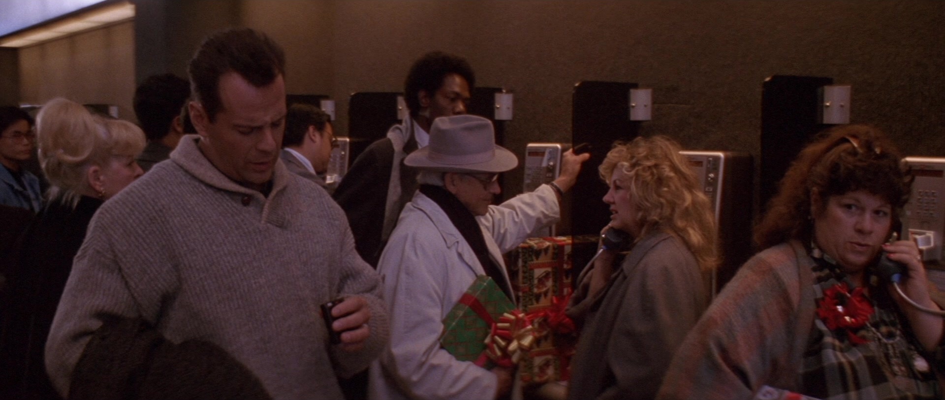 Die Hard 2 (1990), wide, 2.36:1 — film still