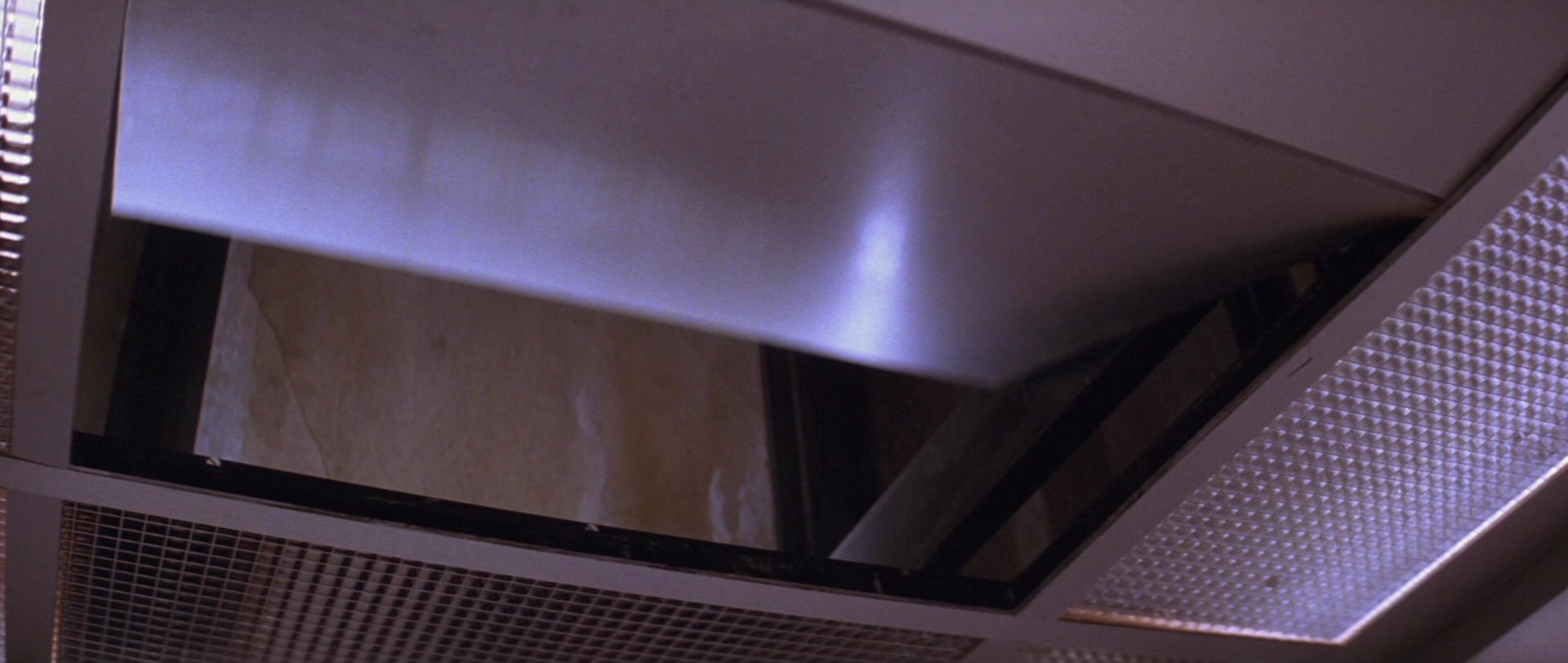 Die Hard 2 (1990), wide, 2.36:1 — film still
