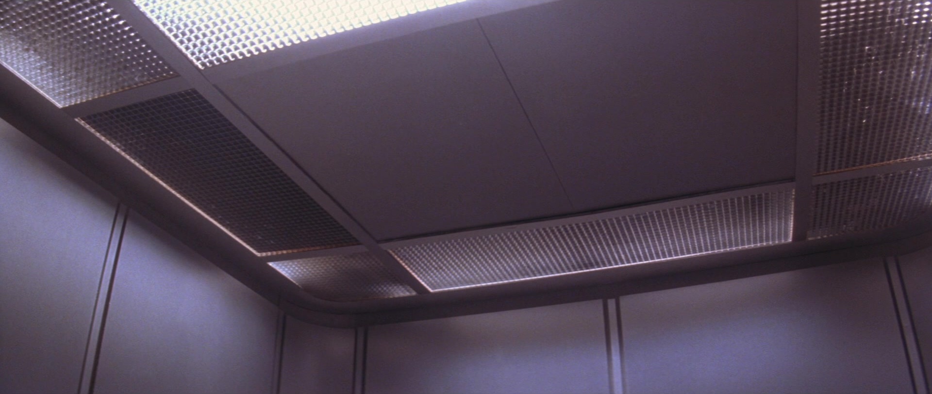 Die Hard 2 (1990), unknown, 2.36:1 — film still