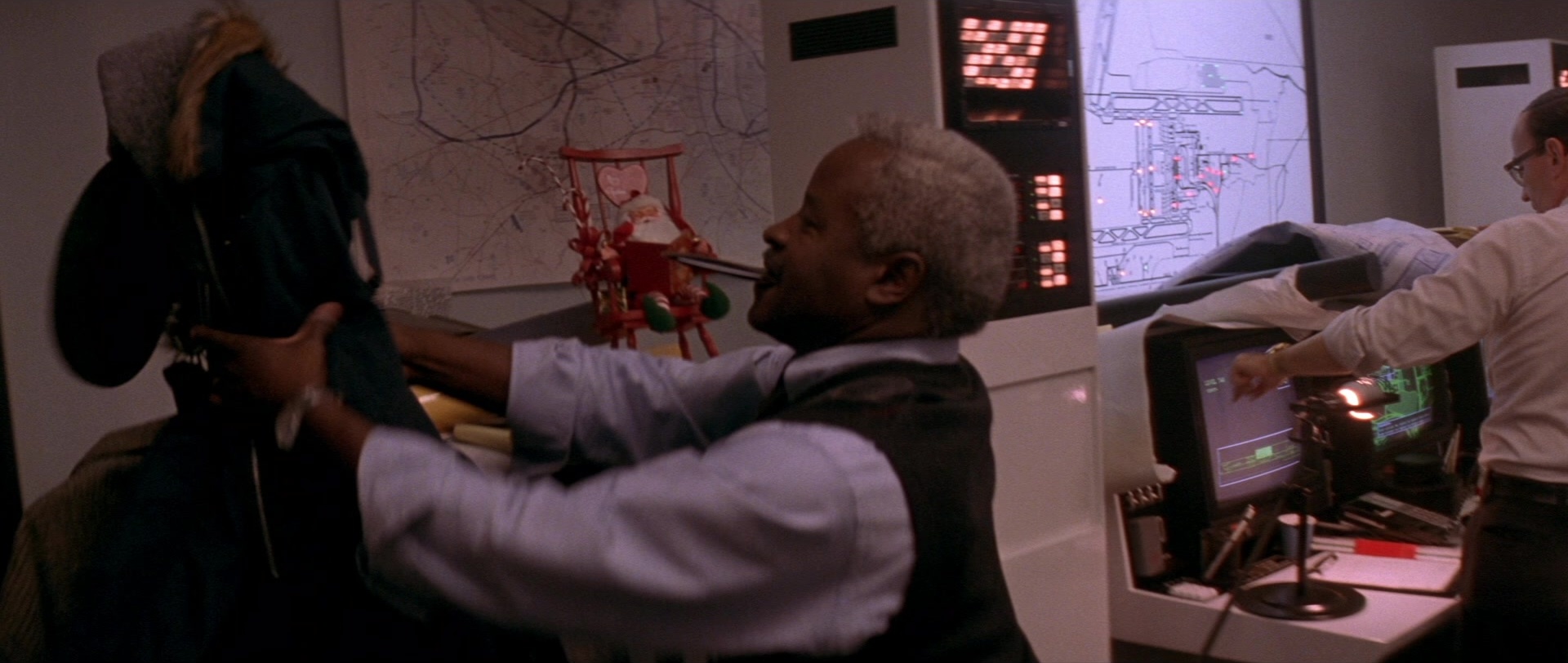Die Hard 2 (1990), unknown, 2.36:1 — film still