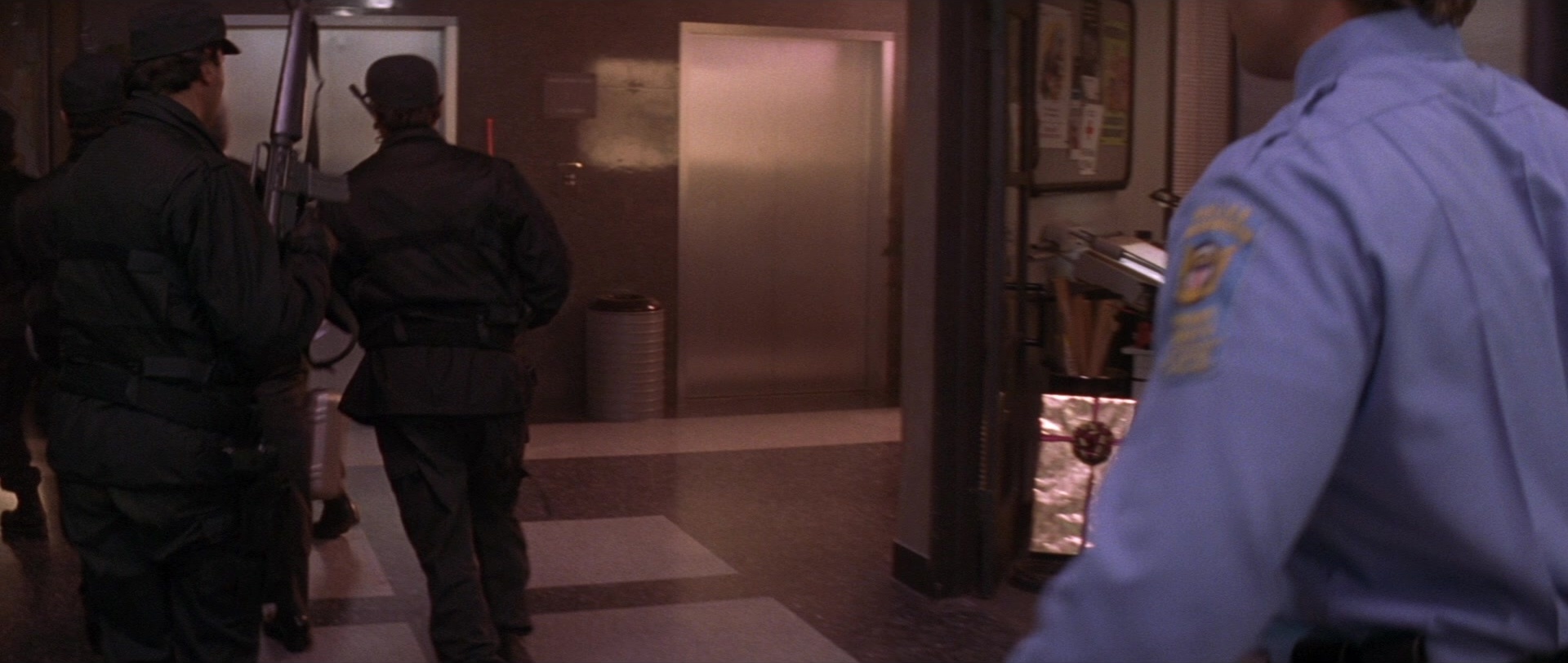 Die Hard 2 (1990), unknown, 2.36:1 — film still